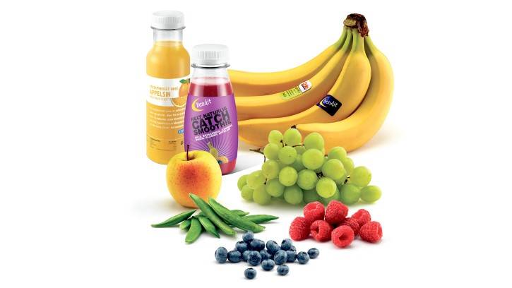 Bilde viser juice, smoothie, bananer, eple, bringebær og druer