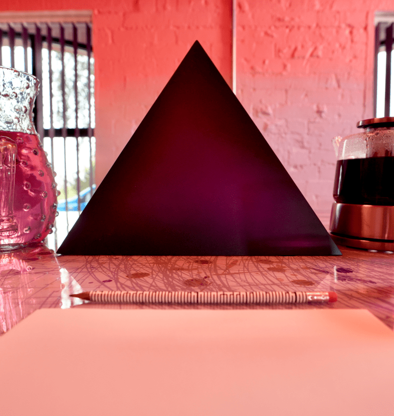 Pyramid ornament in the middle of the table