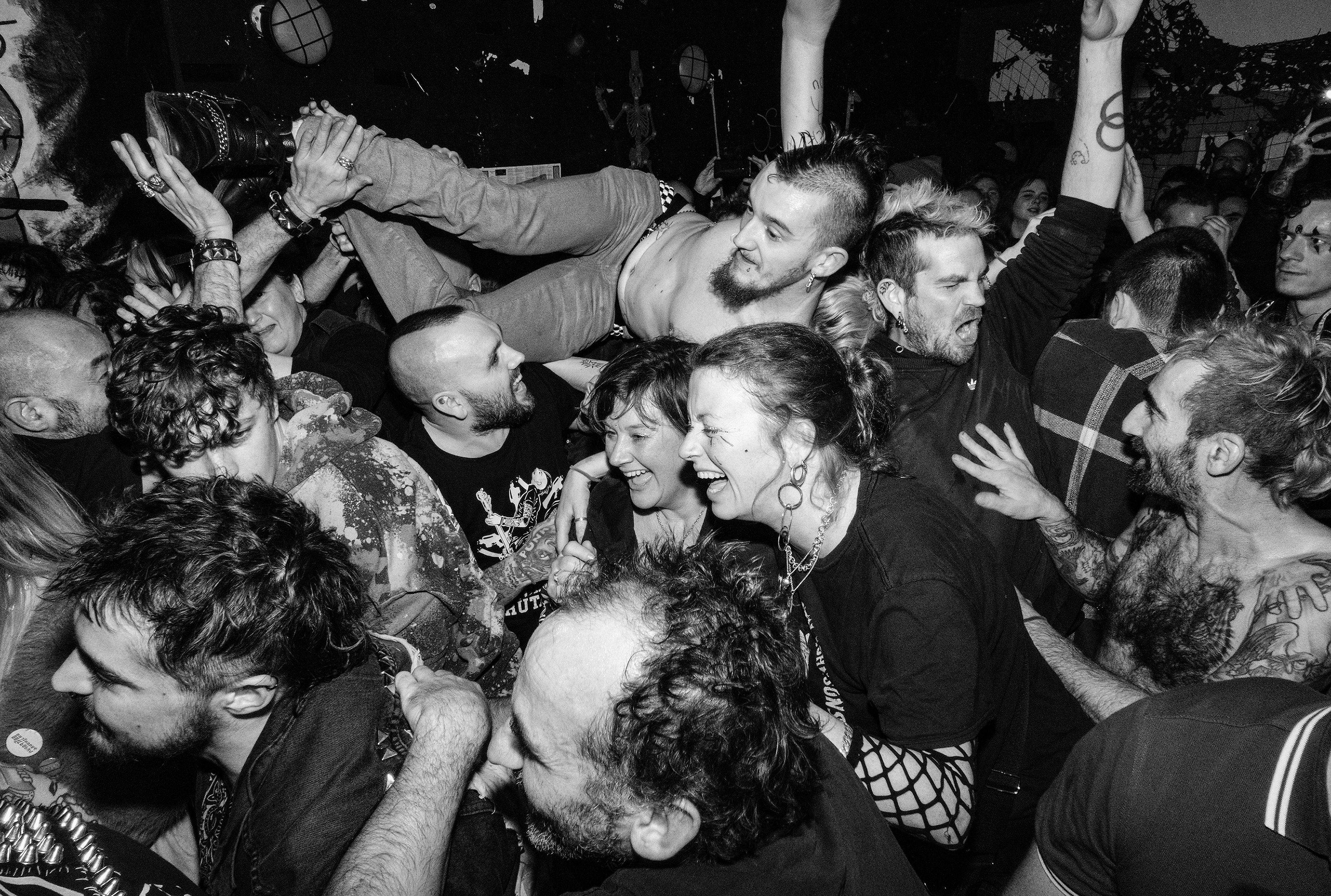Crowdsurfing, The Red Lion