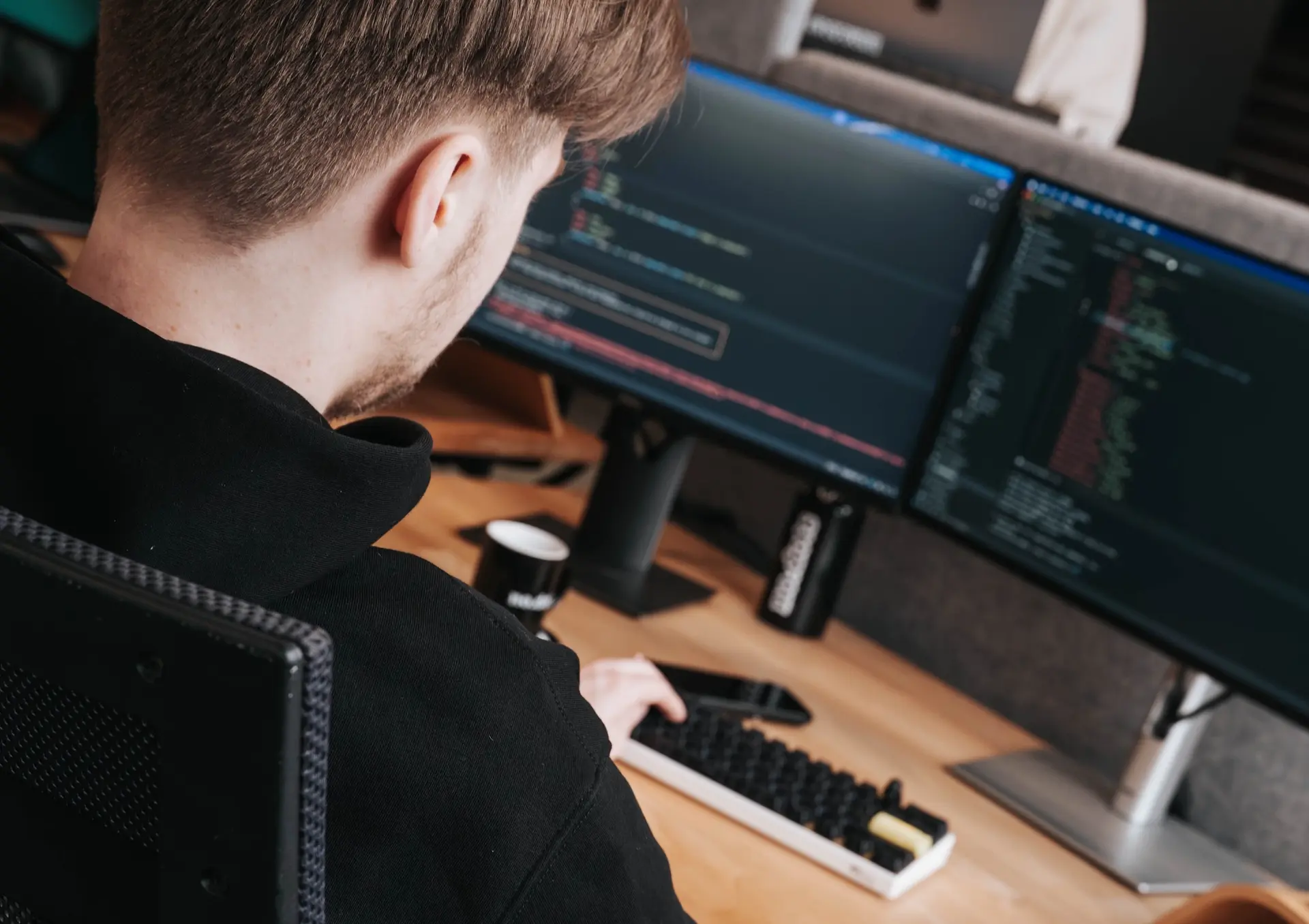 Developer doet een technische check - Laurens