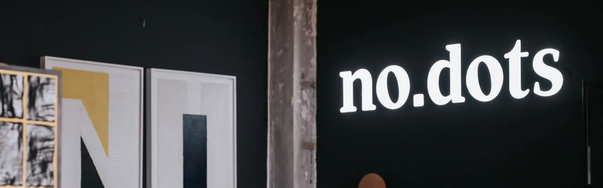 Sfeerfoto van kantoor met no.dots logo