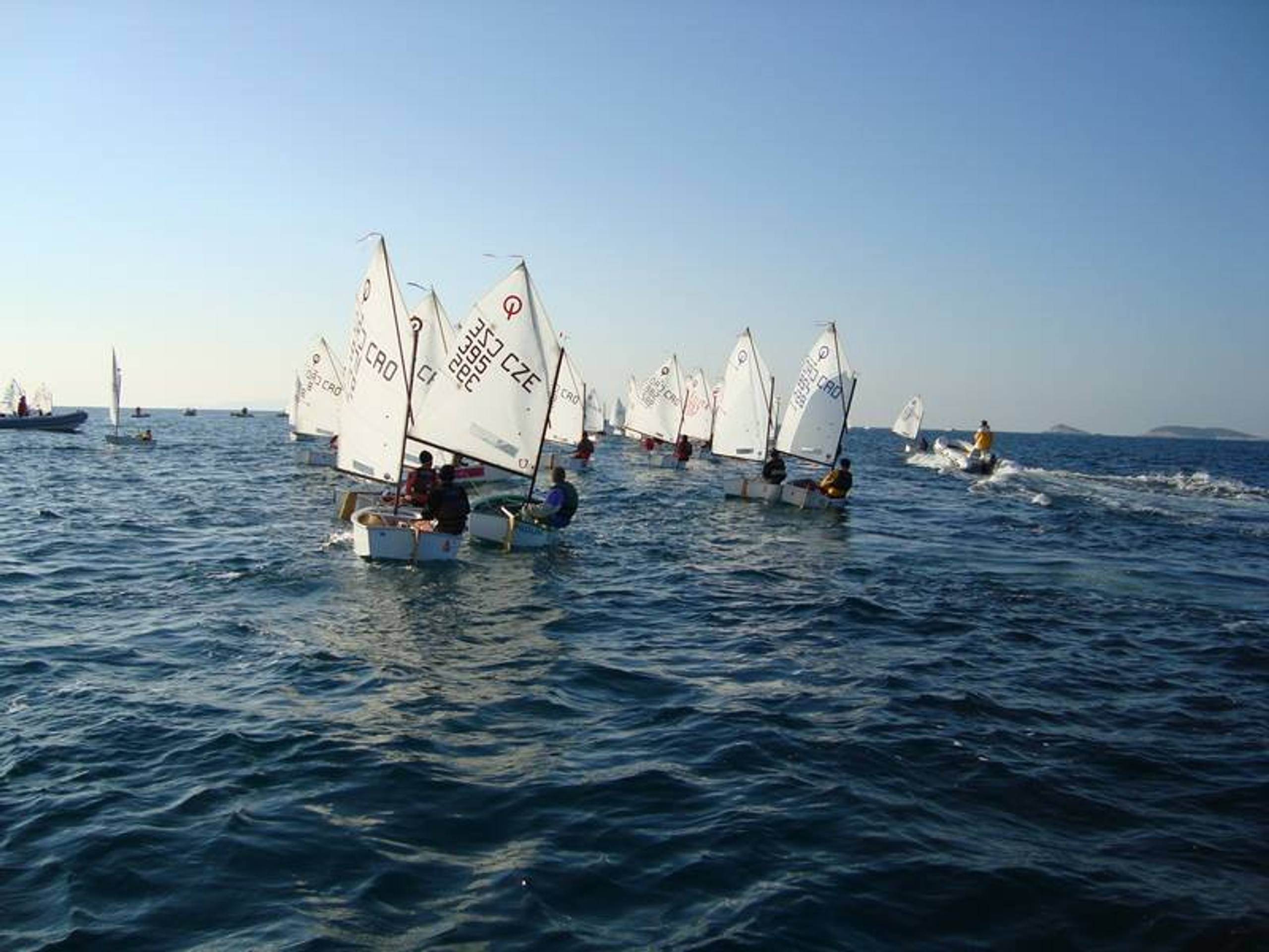 32. Međunarodna novogodišnja regata, Hvar, prosinac 2008. — fotografija 19 od 68