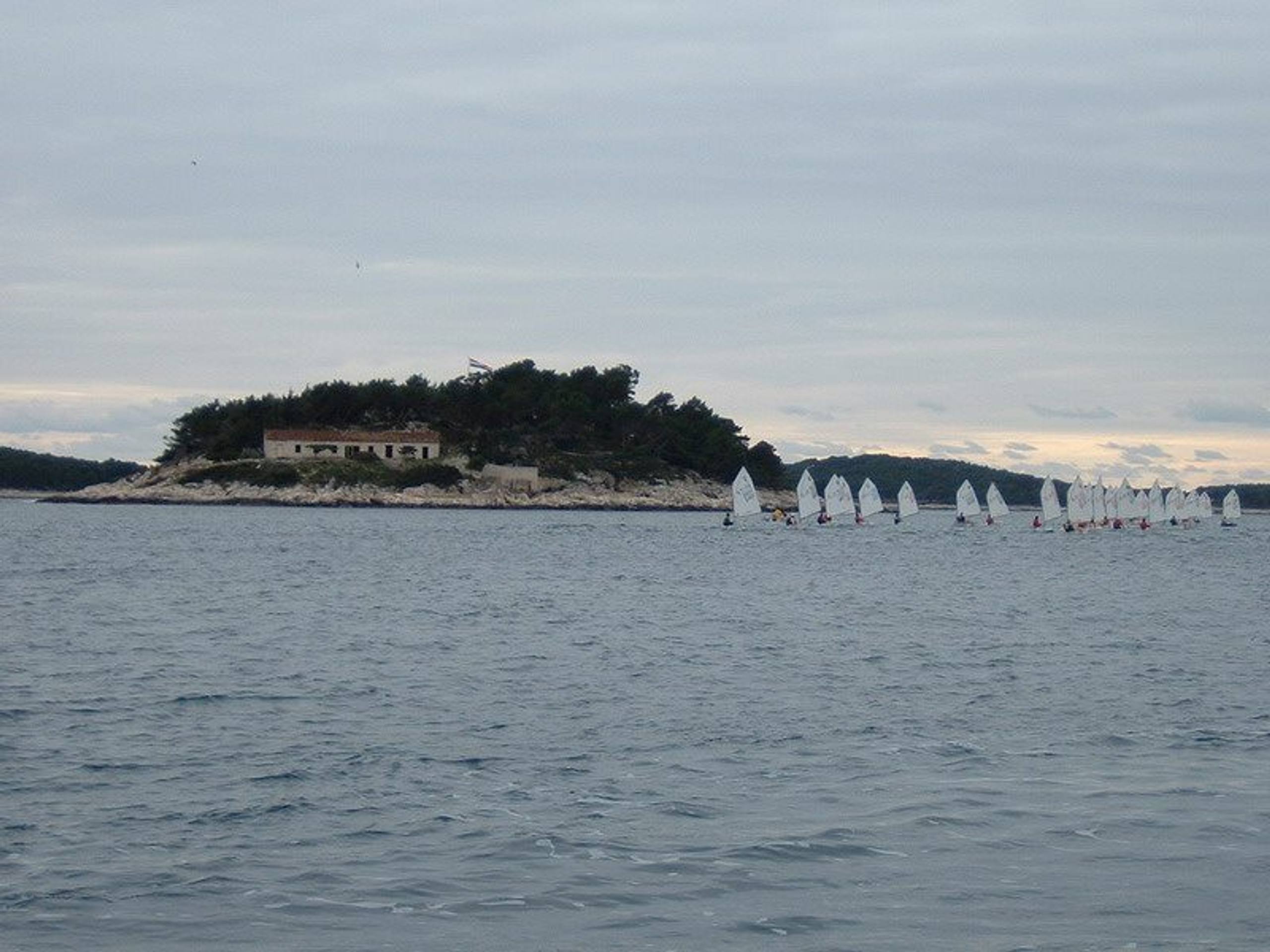 29. Međunarodna novogodišnja regata, Hvar, prosinac 2005. — fotografija 30 od 100