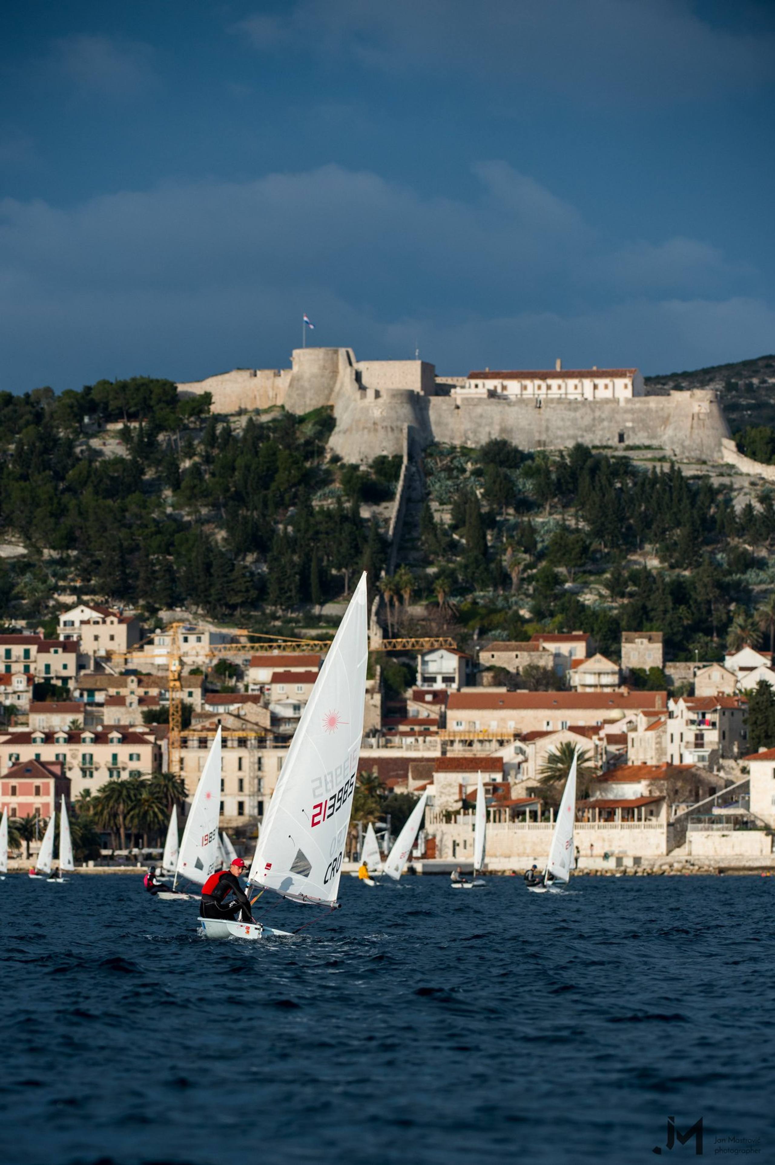 42. Međunarodna novogodišnja regata, Hvar, prosinac 2018. — fotografija 76 od 100 (foto: Jan Mastrovic)