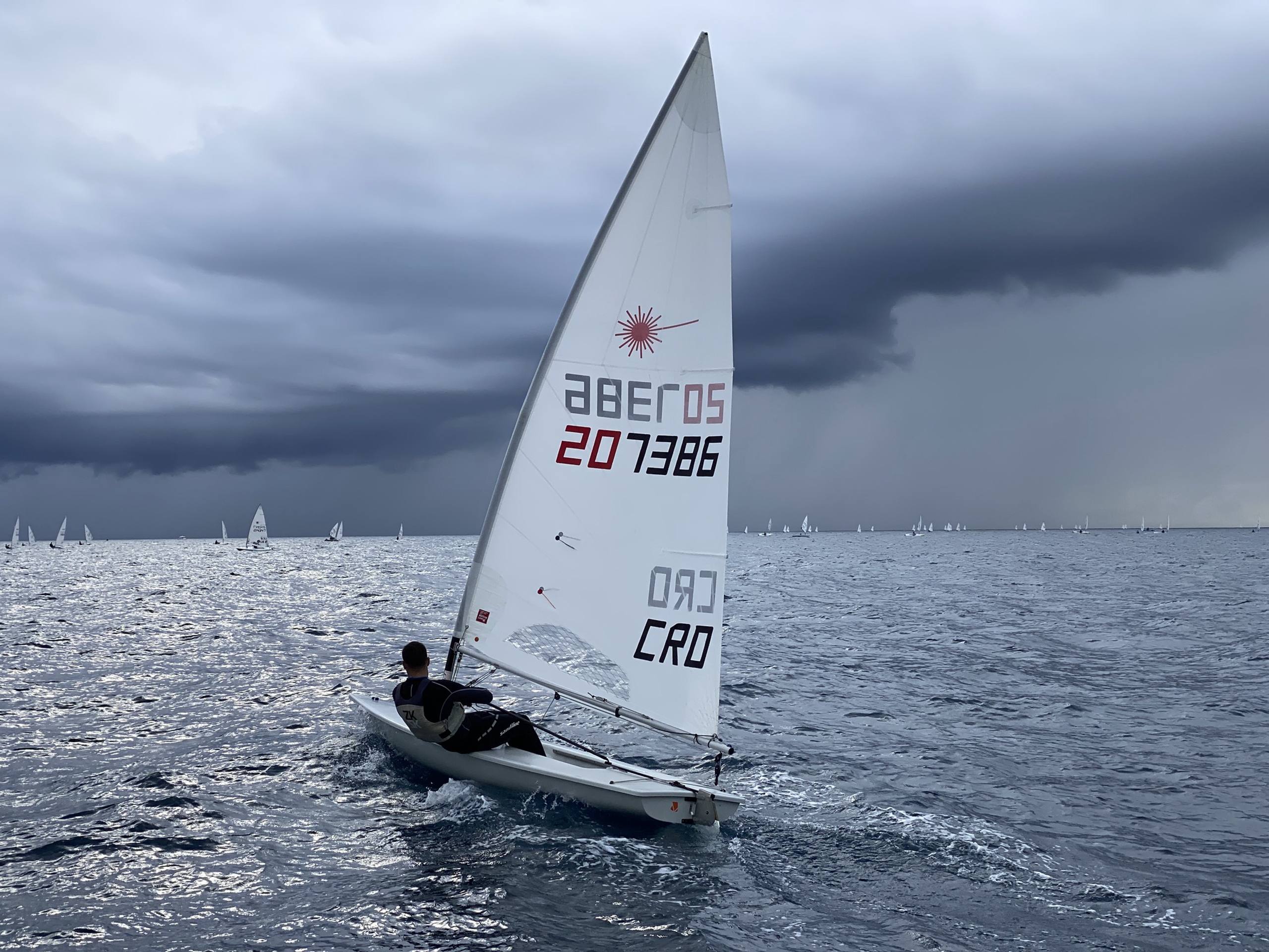 44. Međunarodna novogodišnja regata, Hvar, prosinac 2021. — fotografija 32 od 100