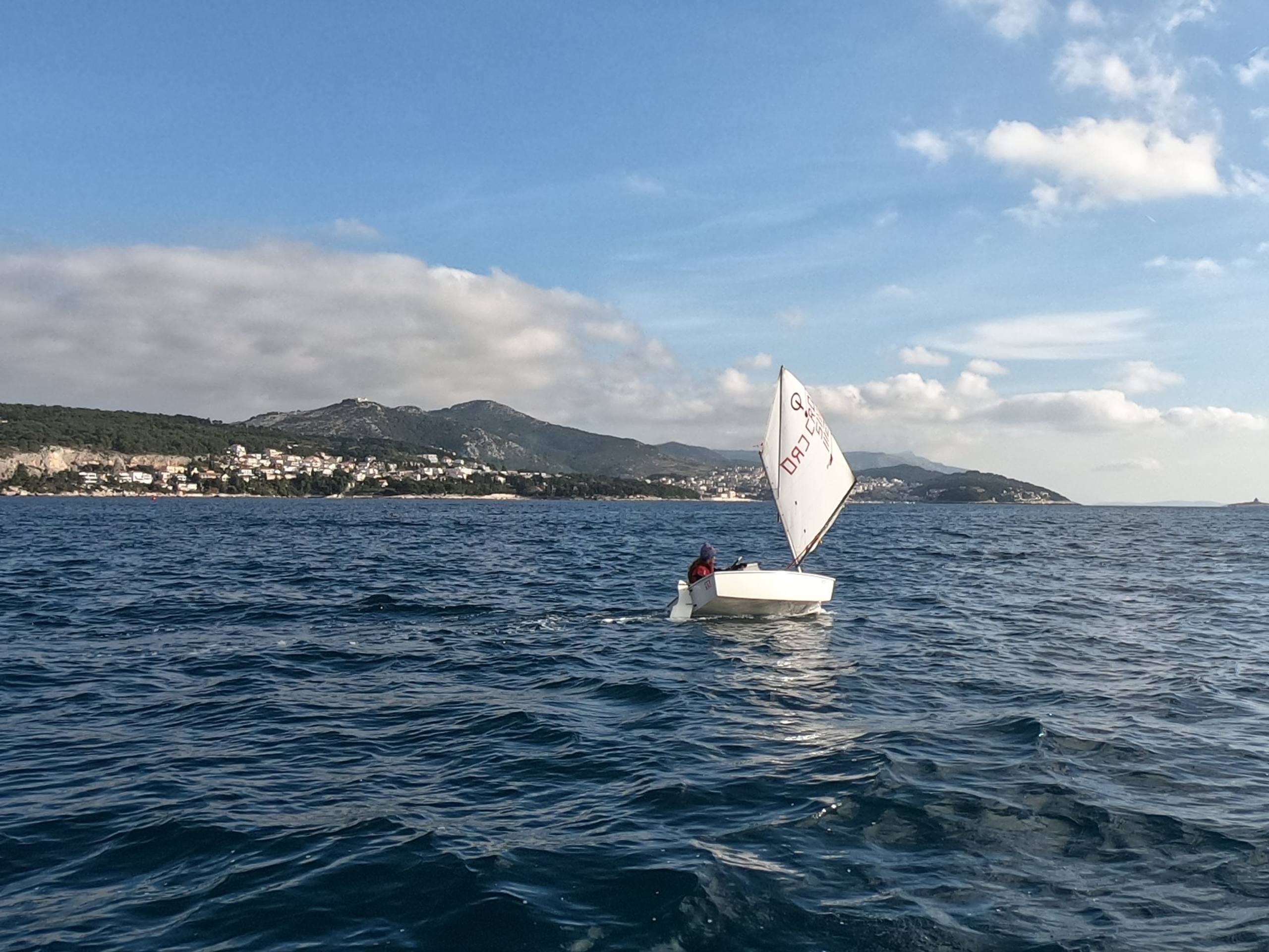 42. Međunarodna novogodišnja regata — Optimist, Hvar, prosinac 2018. — fotografija 21 od 22