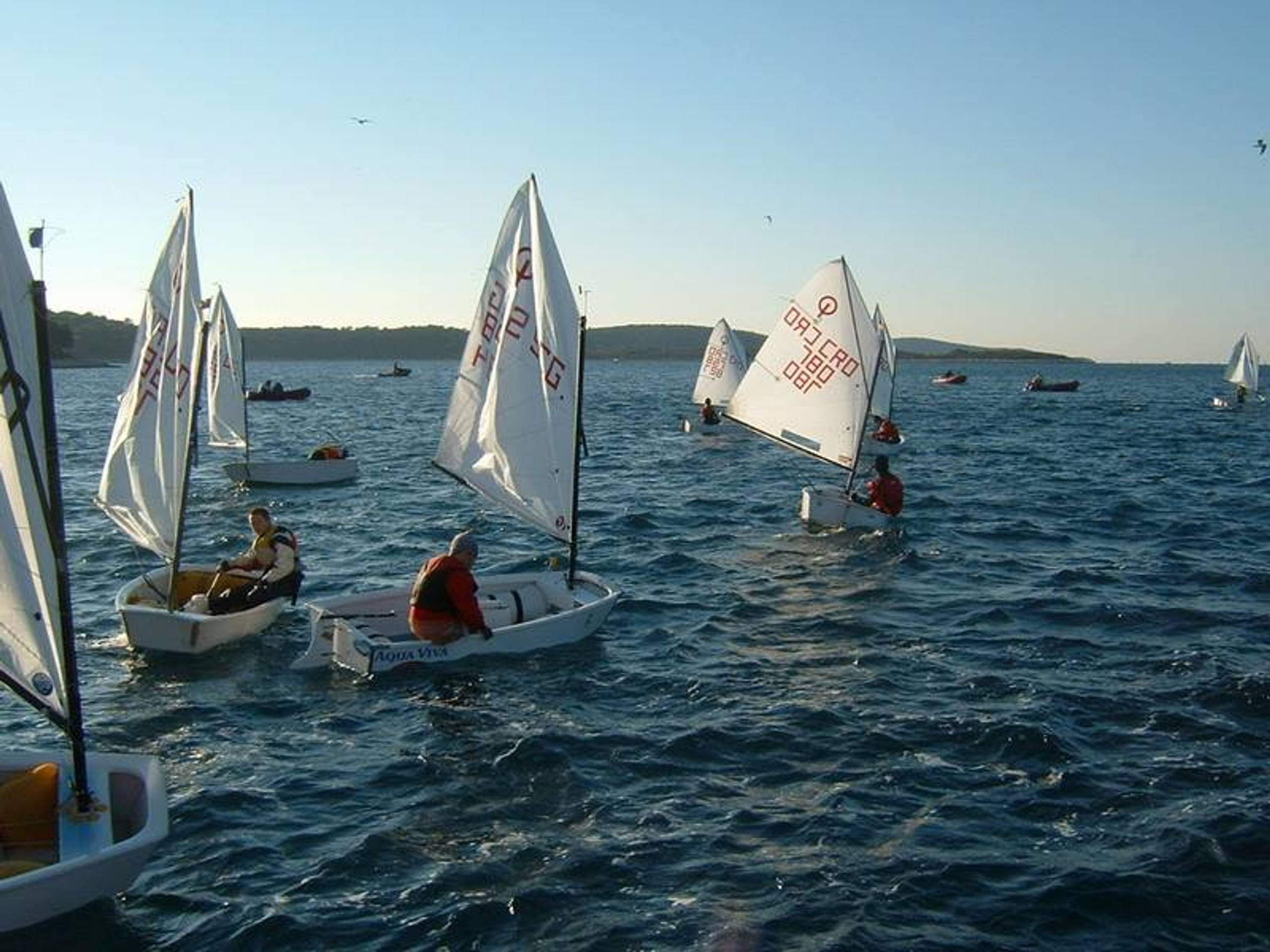 28. Međunarodna novogodišnja regata, Hvar, prosinac 2004. — fotografija 87 od 105