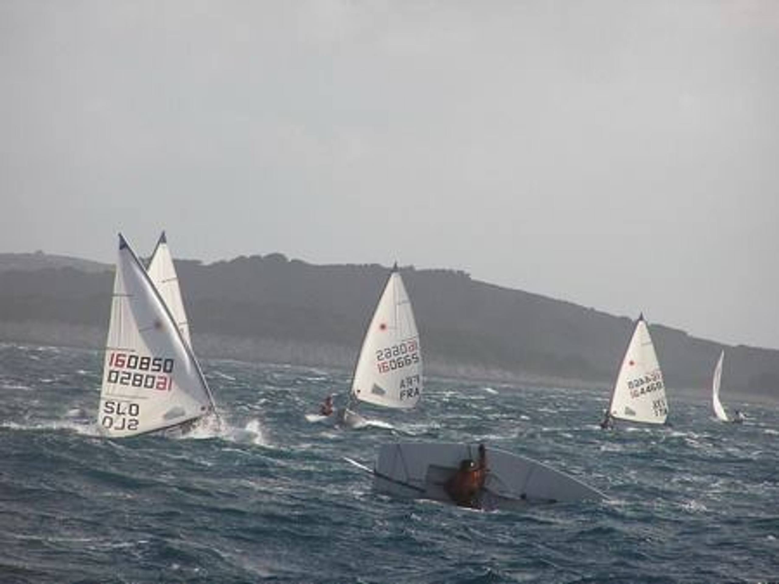 27. Međunarodna novogodišnja regata, Hvar, prosinac 2003. — fotografija 71 od 100
