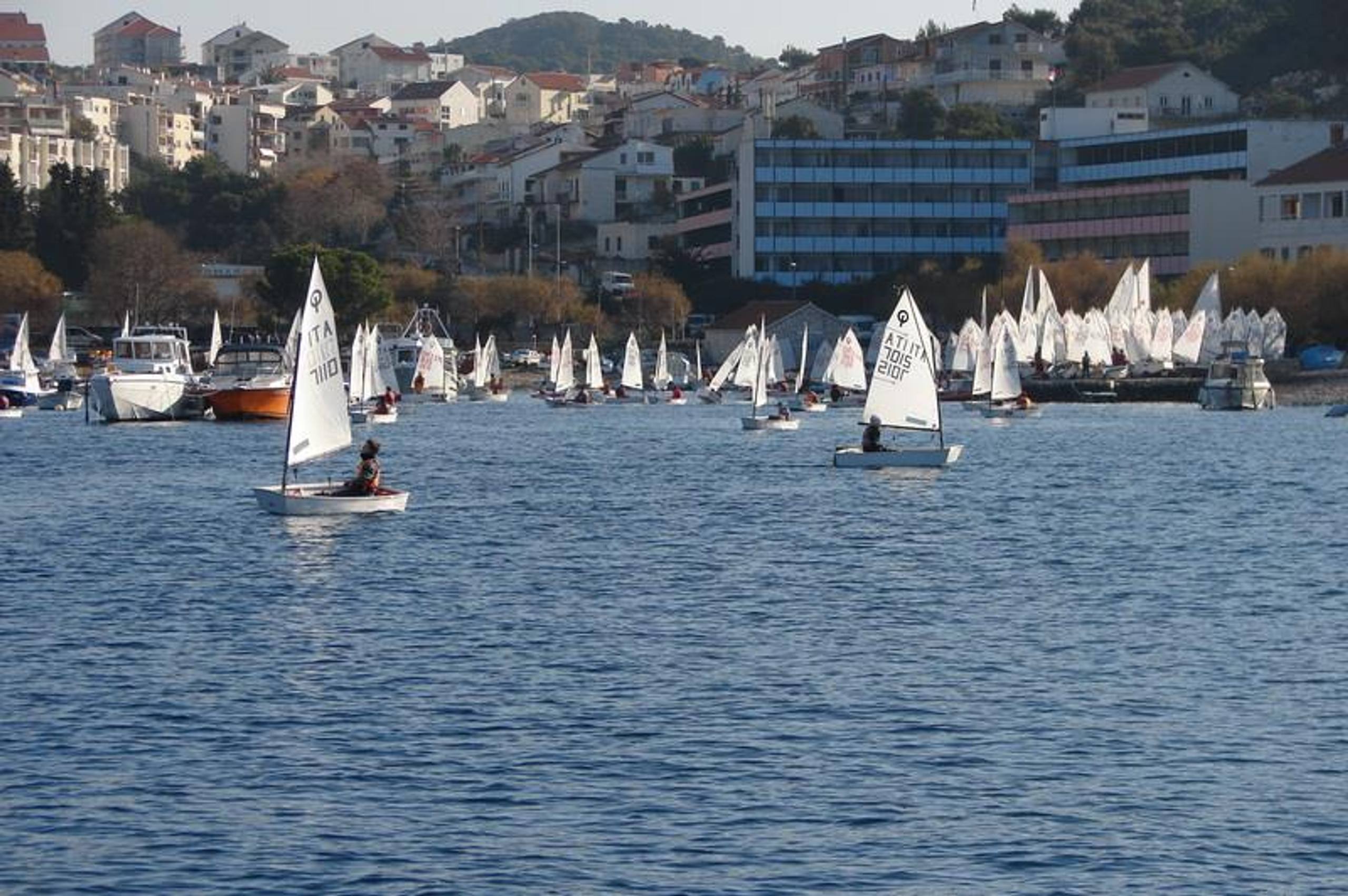 31. Međunarodna novogodišnja regata, Hvar, prosinac 2007. — fotografija 16 od 79
