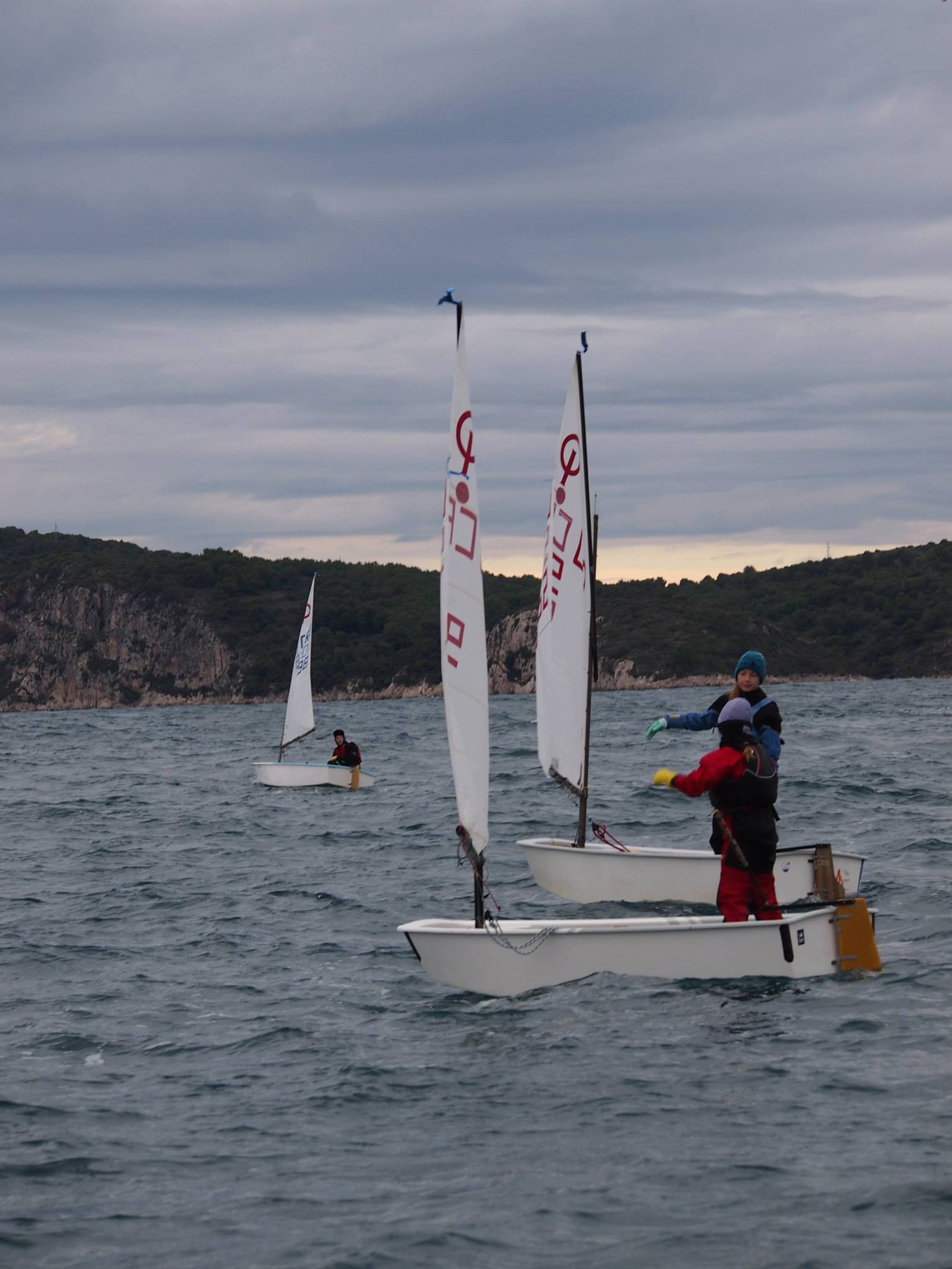 38. Međunarodna novogodišnja regata — Optimist, Hvar, prosinac 2014. — fotografija 17 od 57 (foto: Viktorija Nižetić)