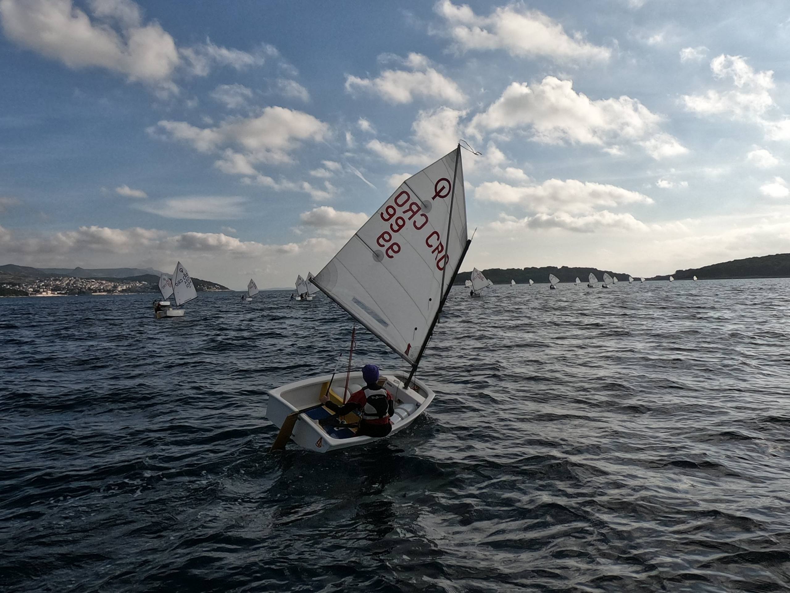 42. Međunarodna novogodišnja regata — Optimist, Hvar, prosinac 2018. — fotografija 9 od 22