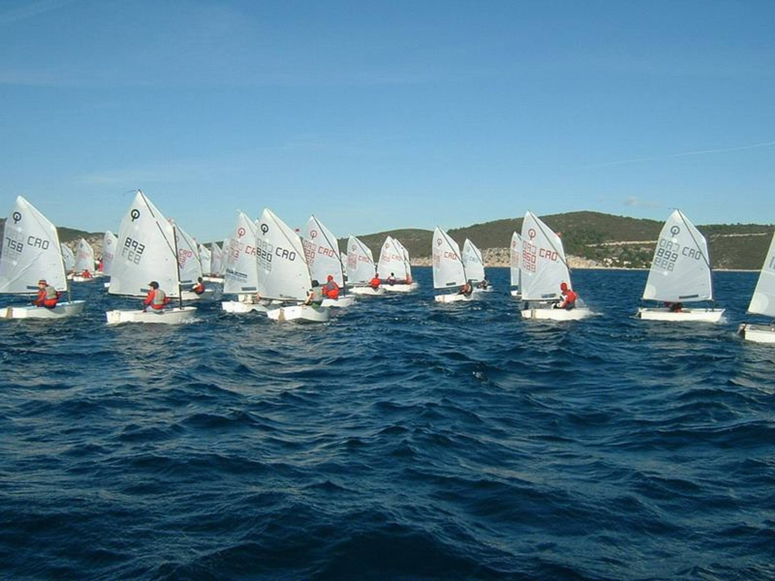 28. Međunarodna novogodišnja regata, Hvar, prosinac 2004. — fotografija 33 od 105