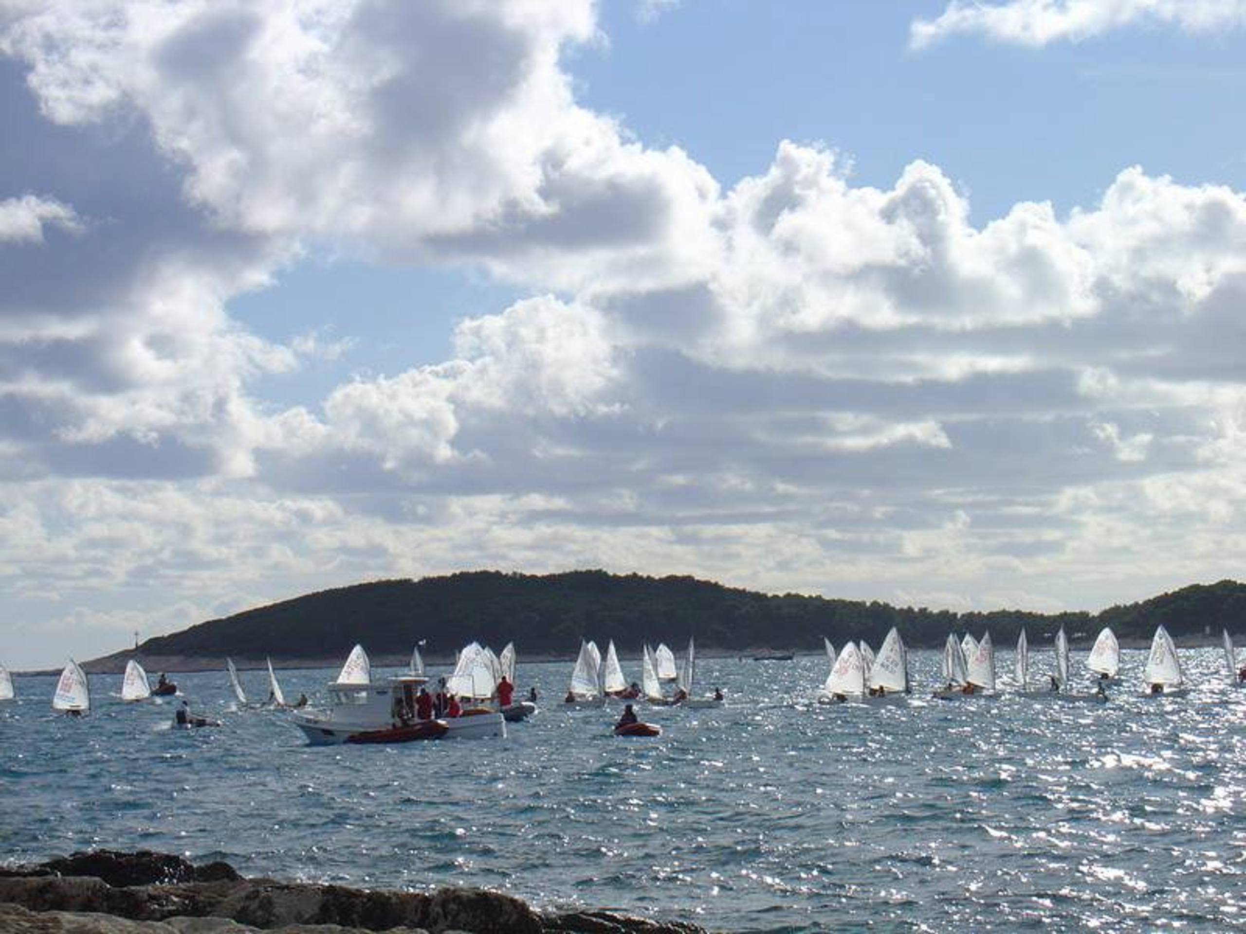 28. Međunarodna novogodišnja regata, Hvar, prosinac 2004. — fotografija 20 od 105