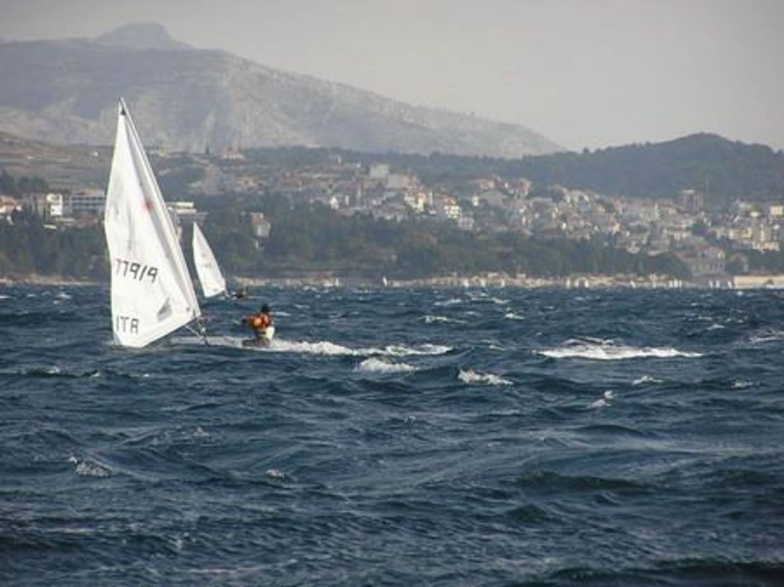 27. Međunarodna novogodišnja regata, Hvar, prosinac 2003. — fotografija 14 od 100