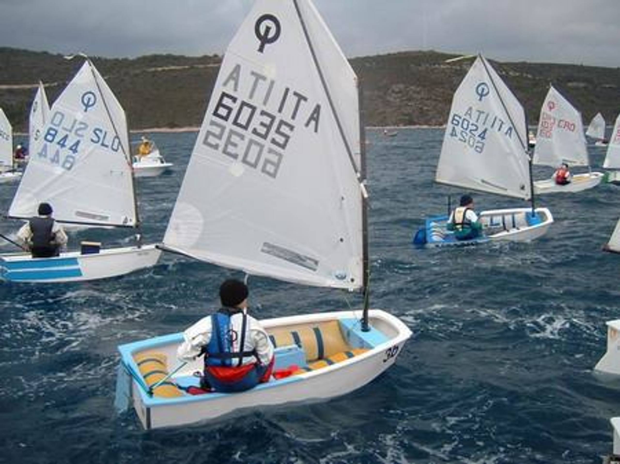 27. Međunarodna novogodišnja regata, Hvar, prosinac 2003. — fotografija 32 od 100