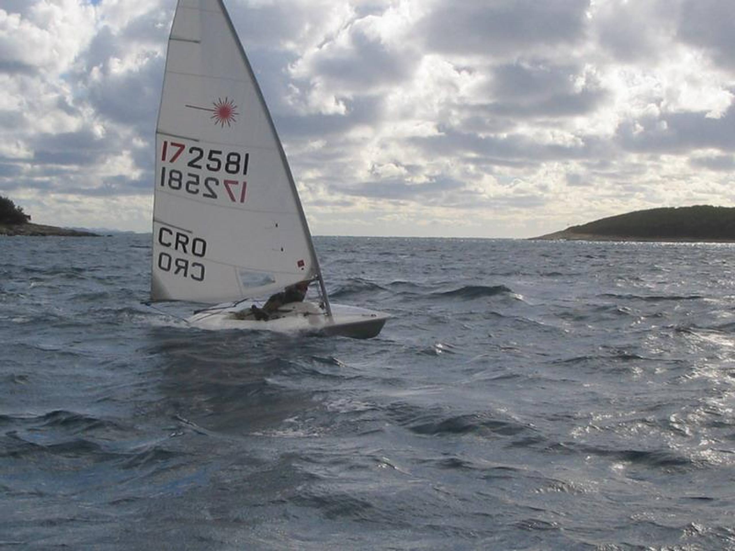 28. Međunarodna novogodišnja regata, Hvar, prosinac 2004. — fotografija 12 od 105