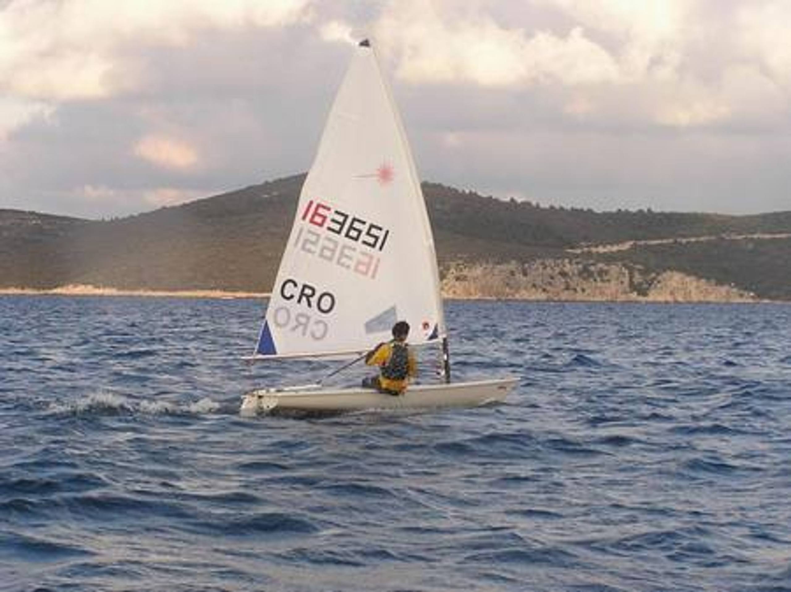 27. Međunarodna novogodišnja regata, Hvar, prosinac 2003. — fotografija 25 od 100
