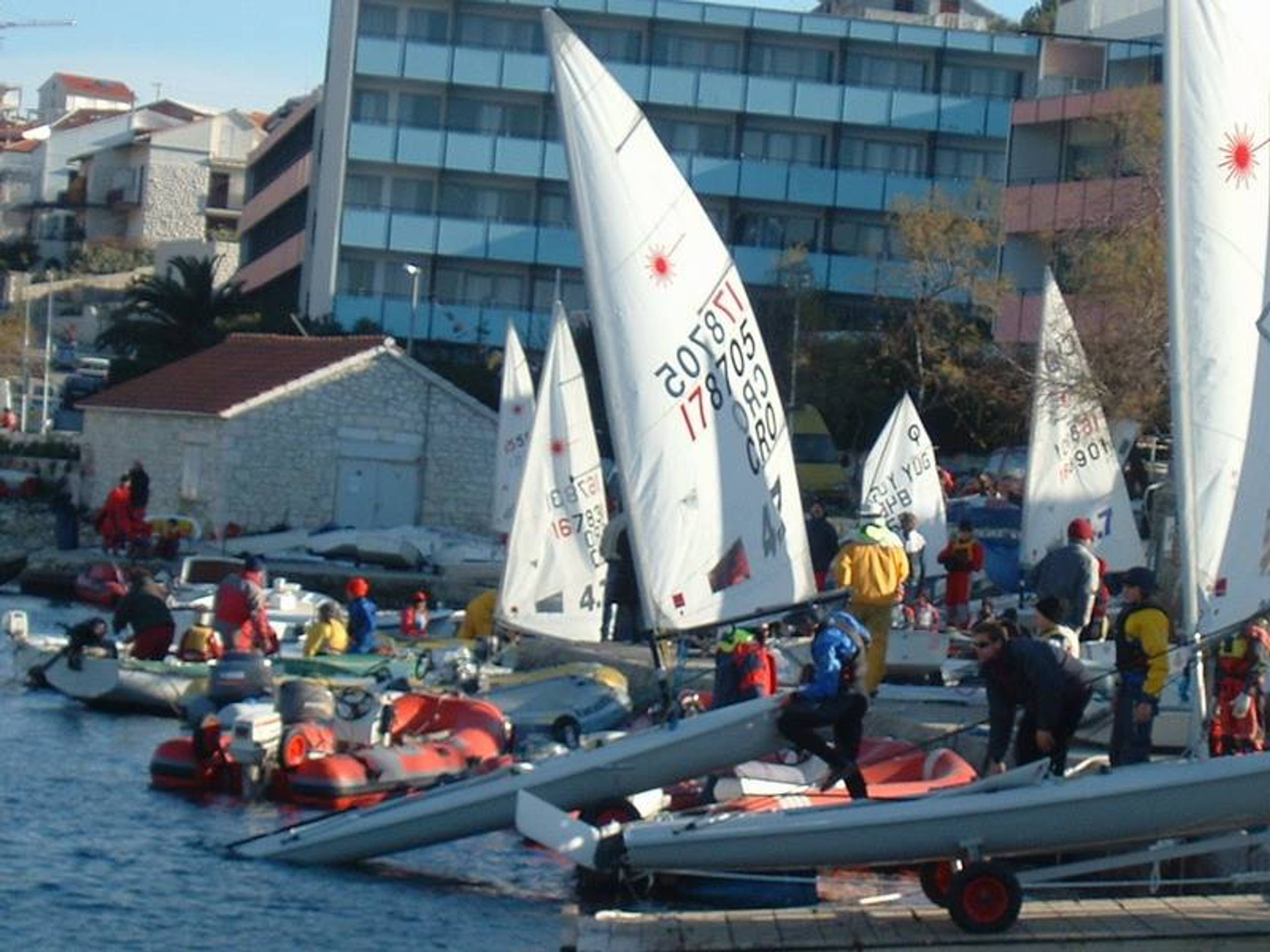 28. Međunarodna novogodišnja regata, Hvar, prosinac 2004. — fotografija 80 od 105