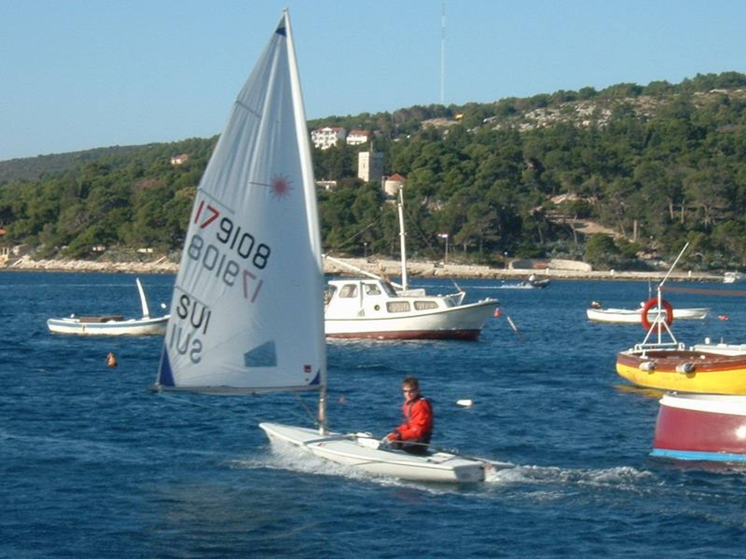 28. Međunarodna novogodišnja regata, Hvar, prosinac 2004. — fotografija 77 od 105