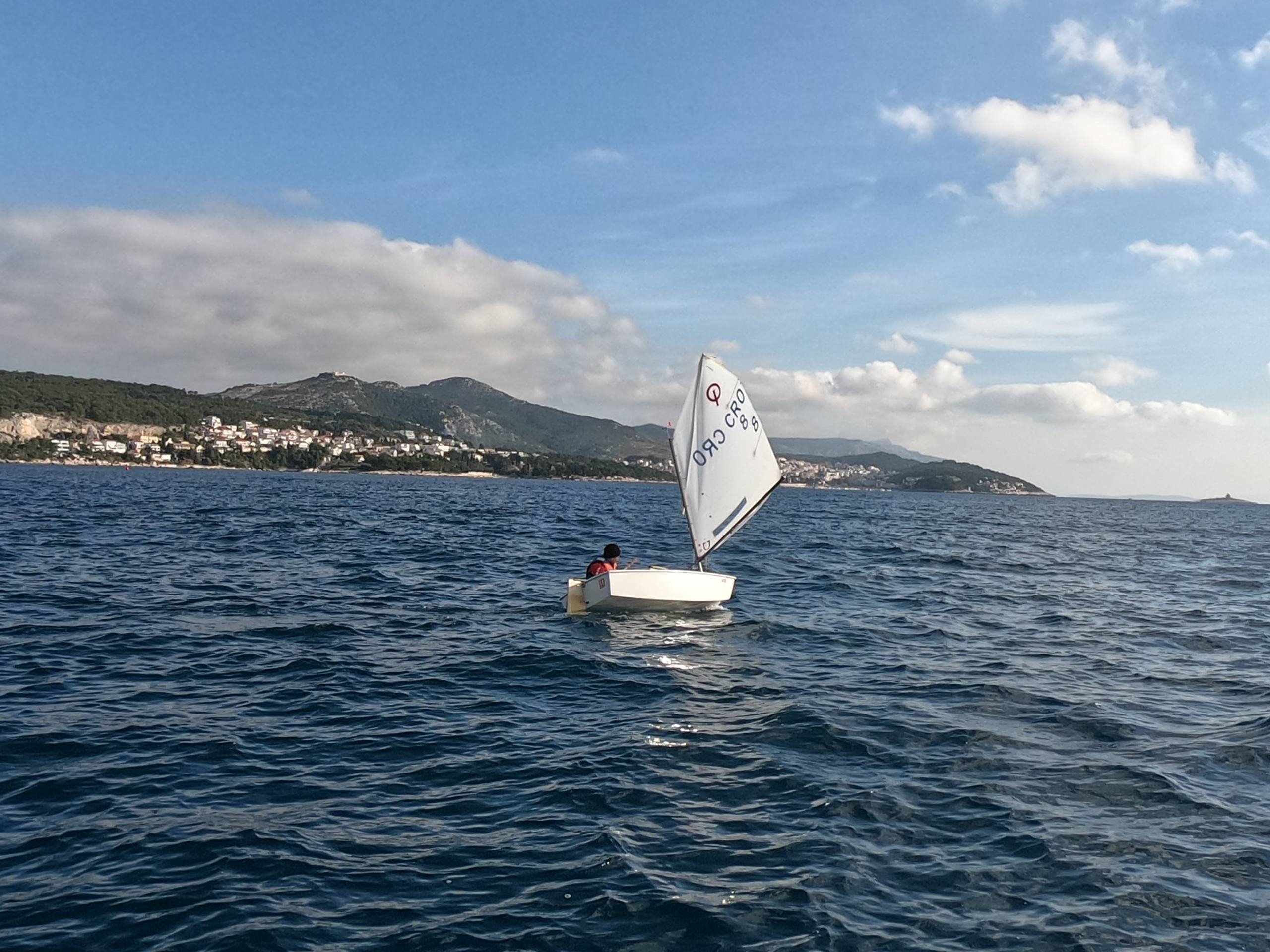 42. Međunarodna novogodišnja regata — Optimist, Hvar, prosinac 2018. — fotografija 20 od 22