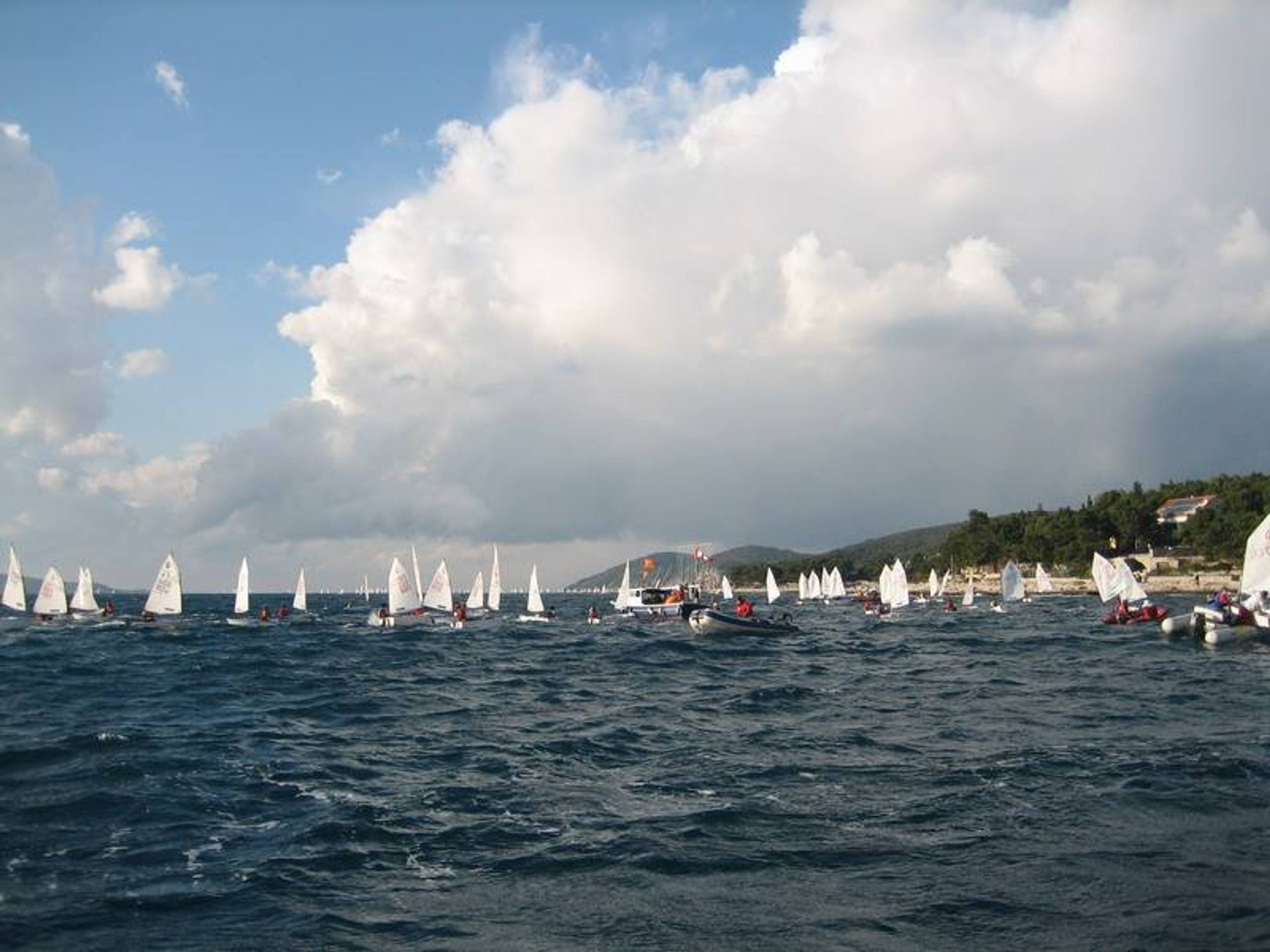 29. Međunarodna novogodišnja regata, Hvar, prosinac 2005. — fotografija 10 od 100