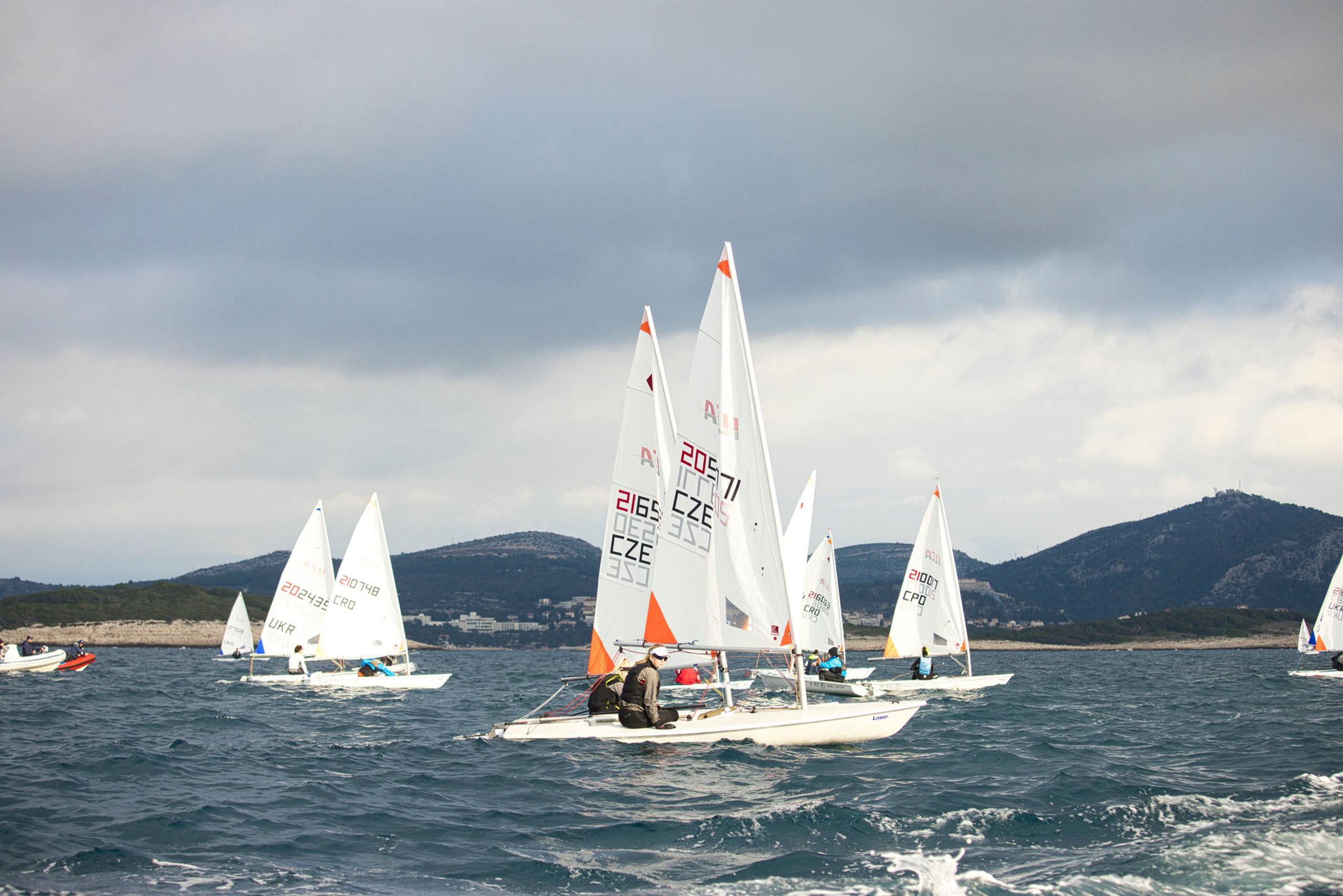 45. Međunarodna novogodišnja regata, Hvar, prosinac 2022. — fotografija 38 od 100