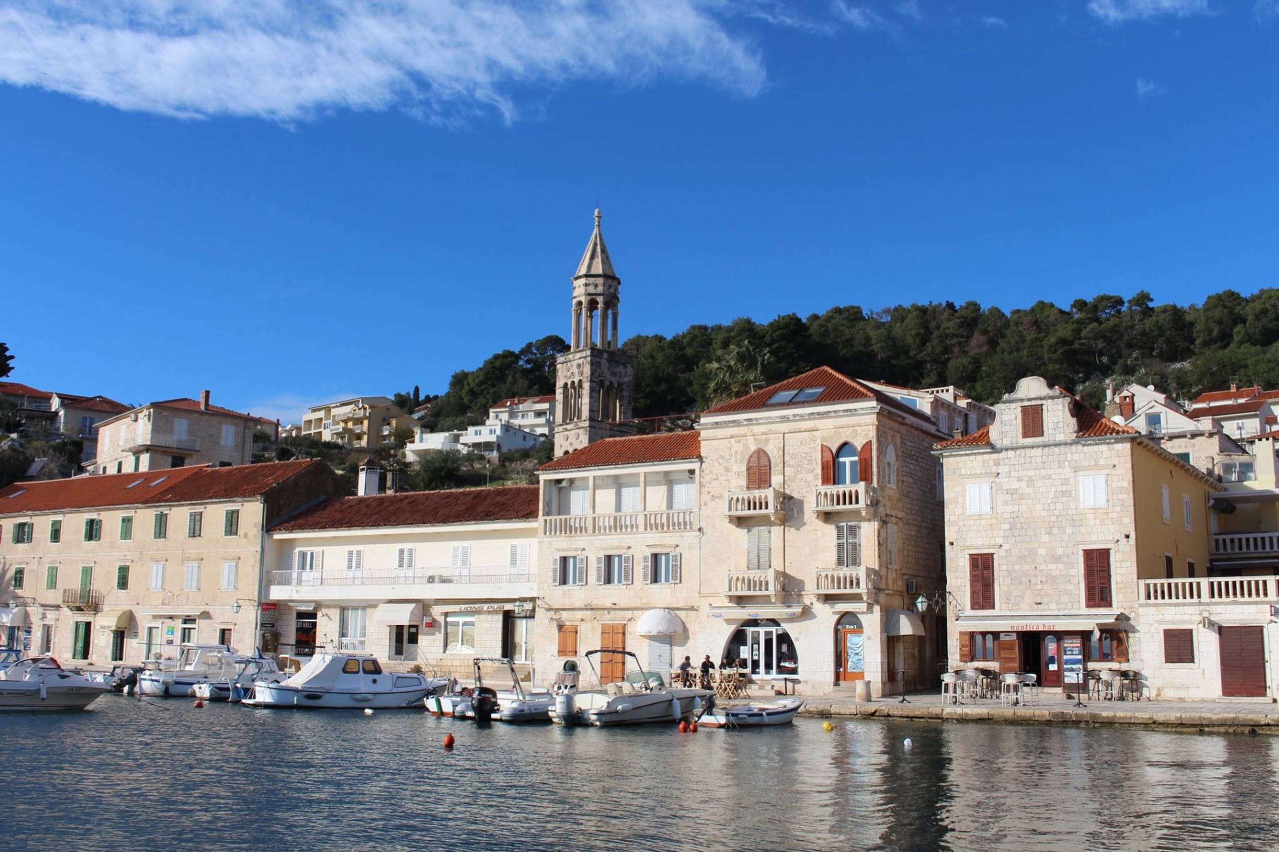 41. Međunarodna novogodišnja regata, Hvar, prosinac 2017. — fotografija 23 od 100