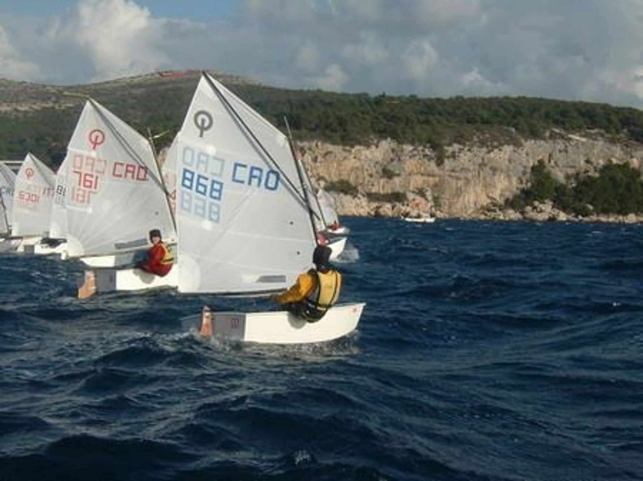 27. Međunarodna novogodišnja regata, Hvar, prosinac 2003. — fotografija 51 od 100