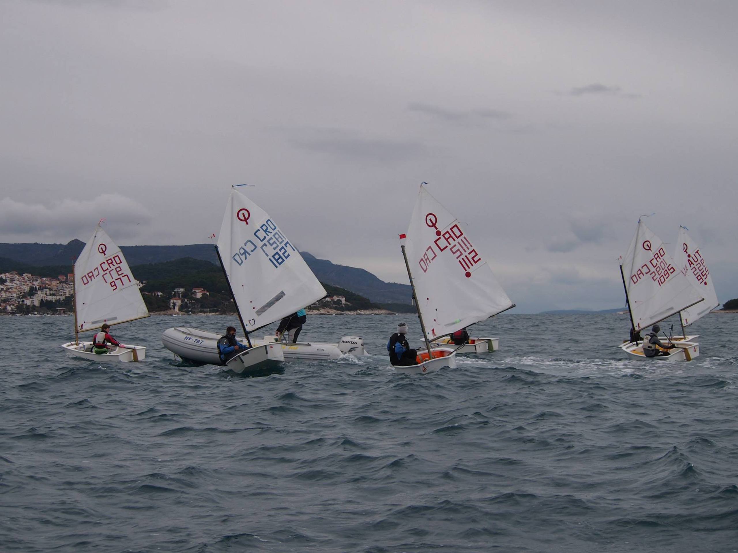 38. Međunarodna novogodišnja regata — Optimist, Hvar, prosinac 2014. — fotografija 15 od 57 (foto: Viktorija Nižetić)