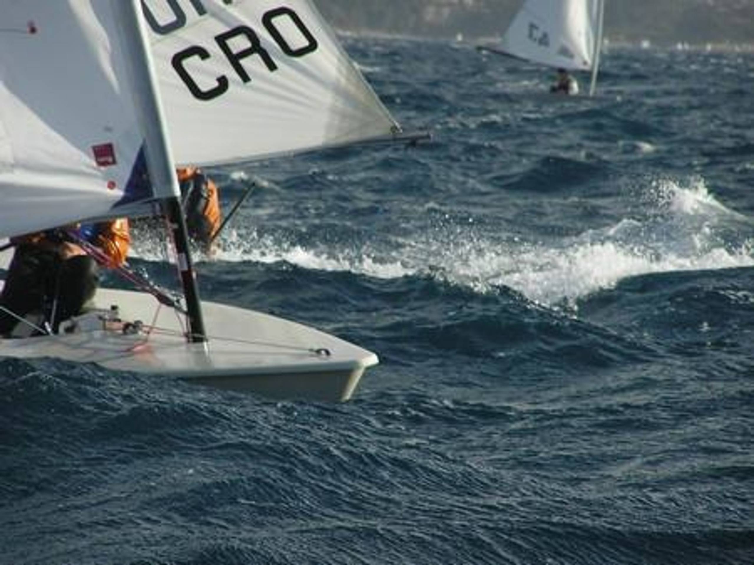 27. Međunarodna novogodišnja regata, Hvar, prosinac 2003. — fotografija 64 od 100