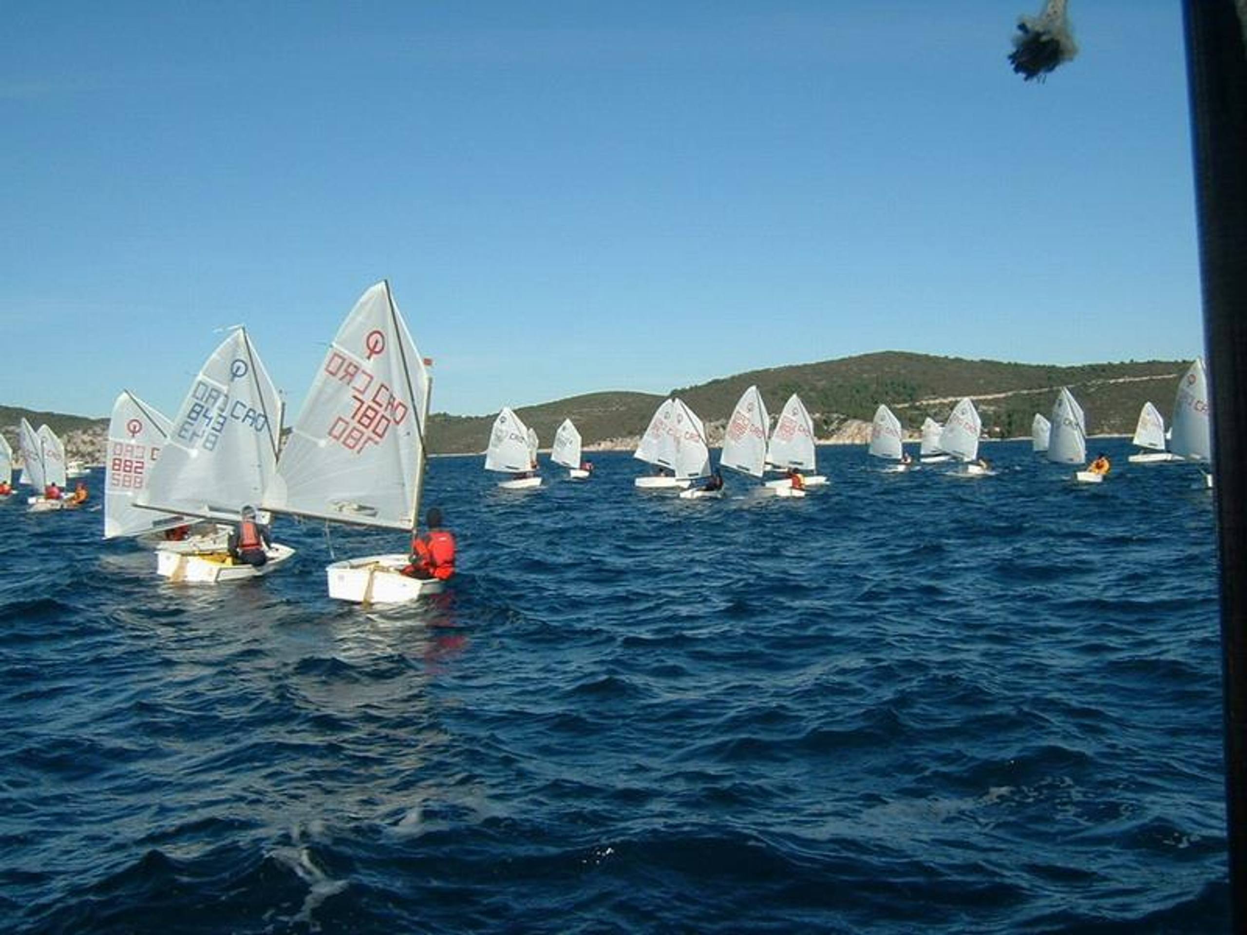 28. Međunarodna novogodišnja regata, Hvar, prosinac 2004. — fotografija 29 od 105