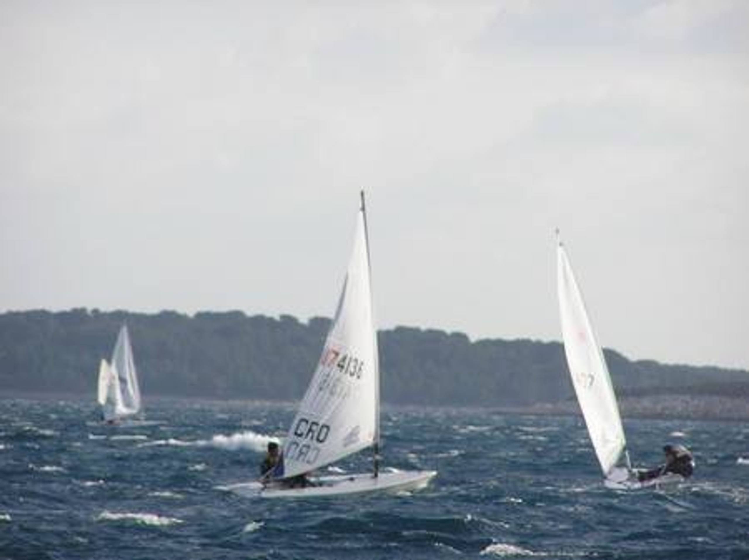 27. Međunarodna novogodišnja regata, Hvar, prosinac 2003. — fotografija 18 od 100