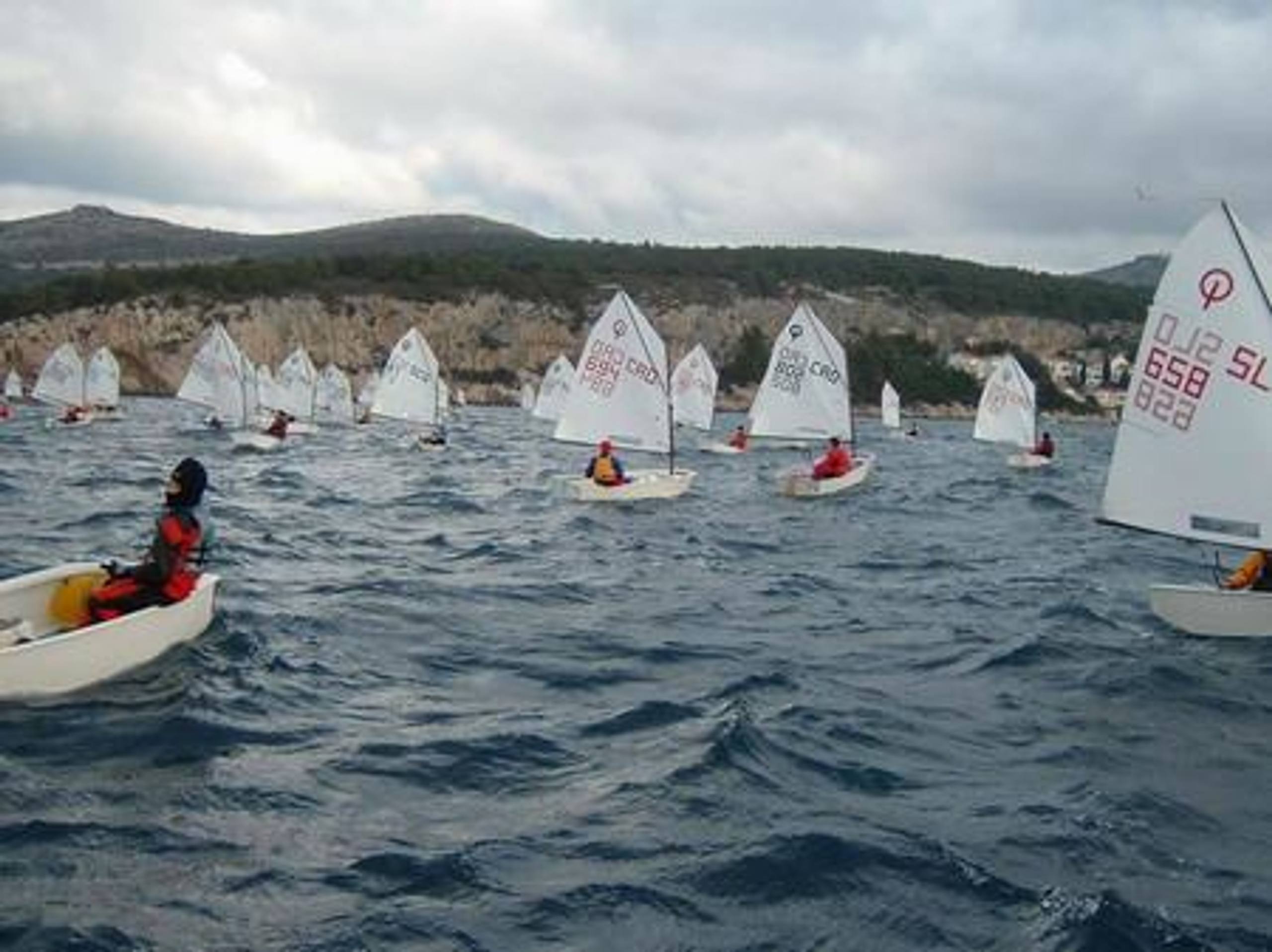 27. Međunarodna novogodišnja regata, Hvar, prosinac 2003. — fotografija 35 od 100