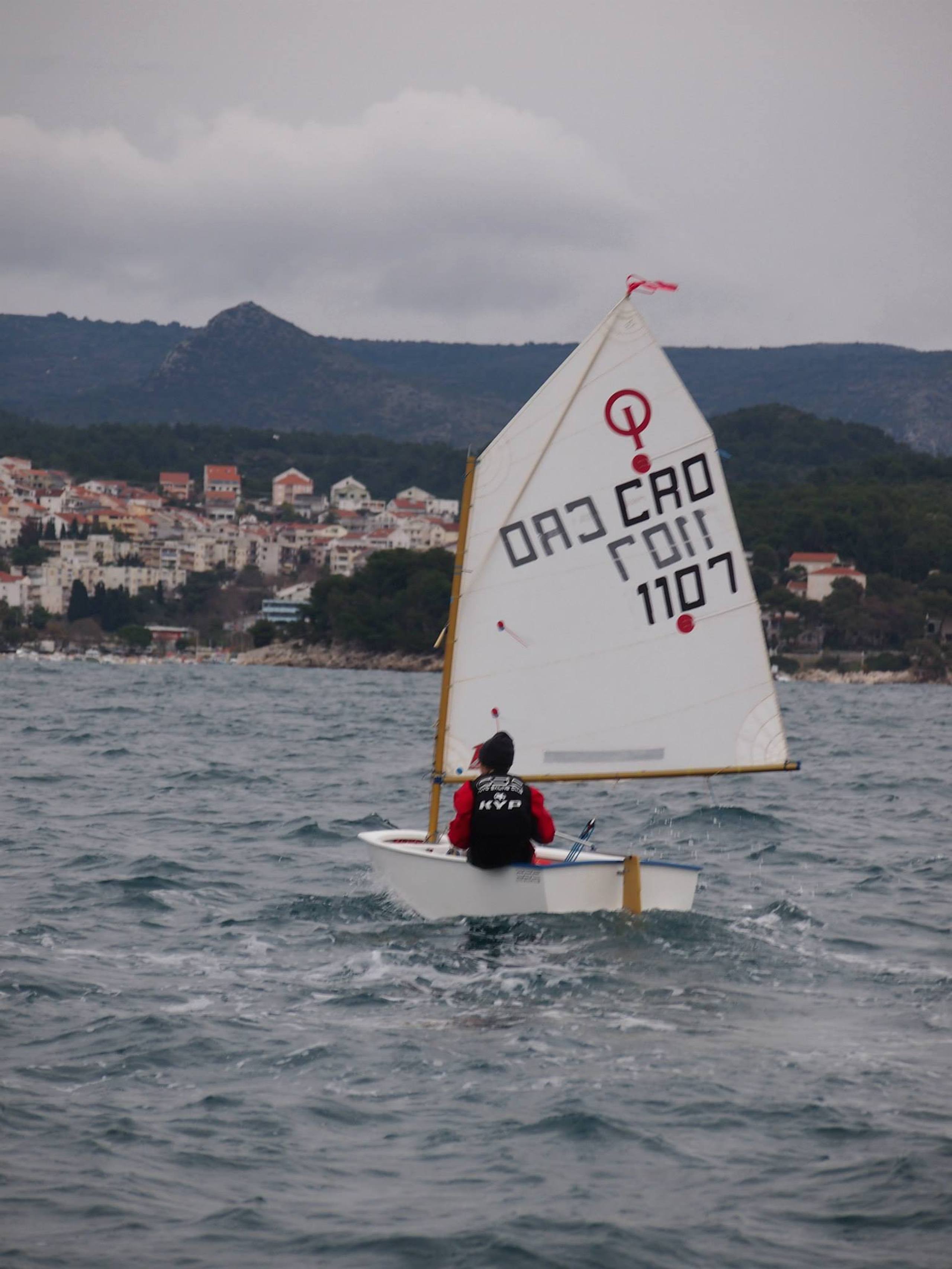 38. Međunarodna novogodišnja regata — Optimist, Hvar, prosinac 2014. — fotografija 16 od 57 (foto: Viktorija Nižetić)