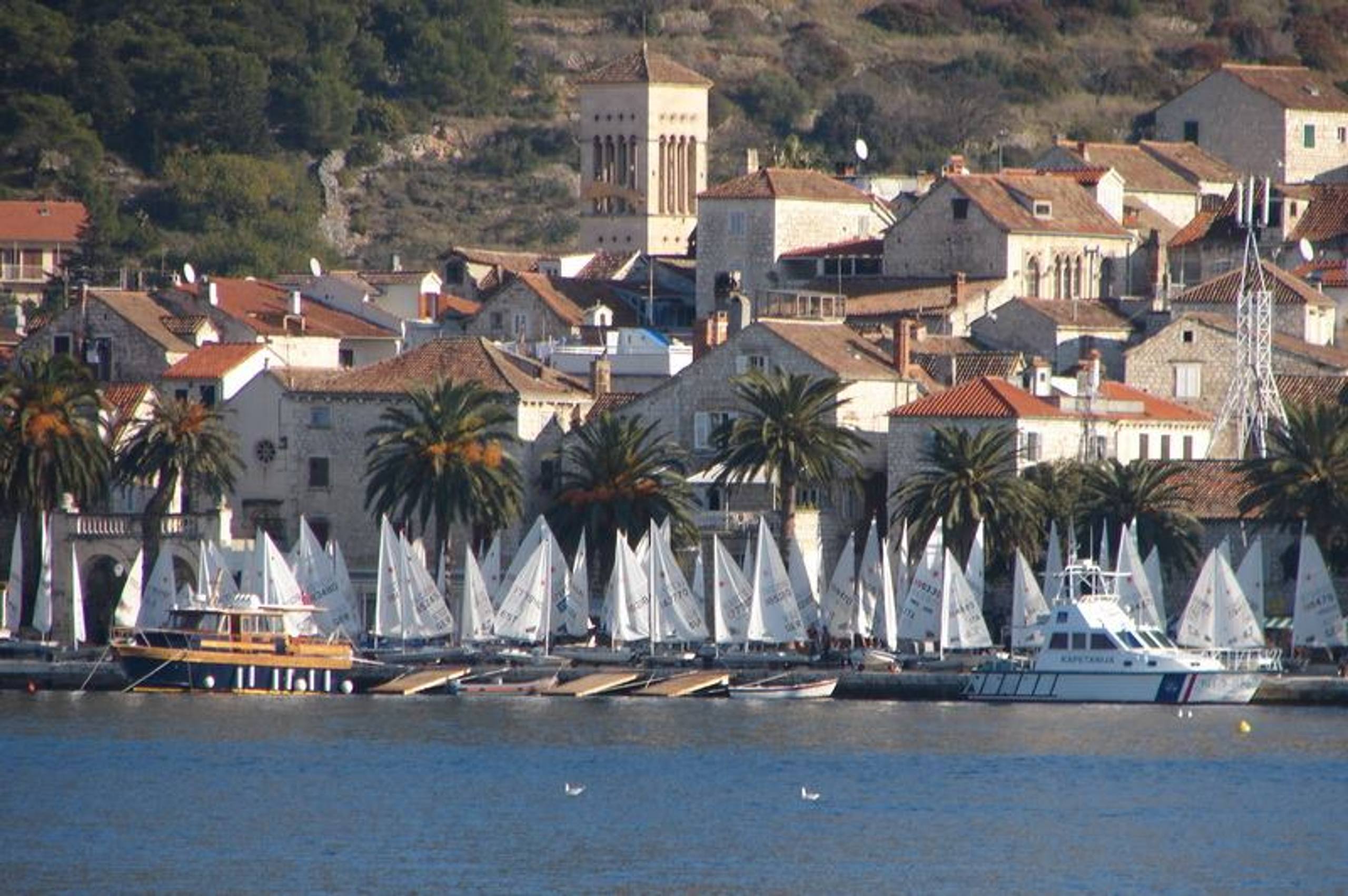 31. Međunarodna novogodišnja regata, Hvar, prosinac 2007. — fotografija 22 od 79