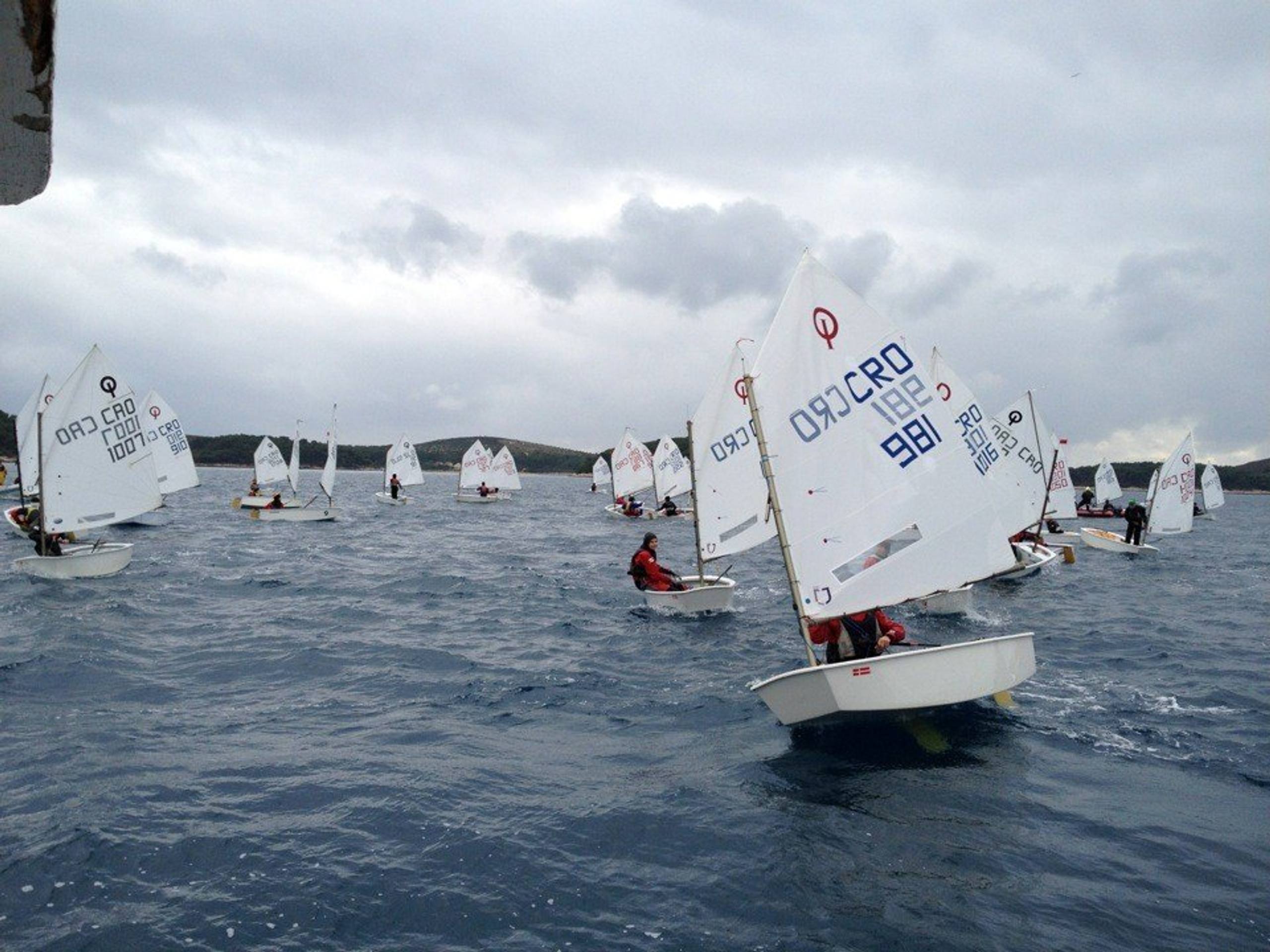35. Međunarodna novogodišnja regata, Hvar, prosinac 2011. — fotografija 16 od 50