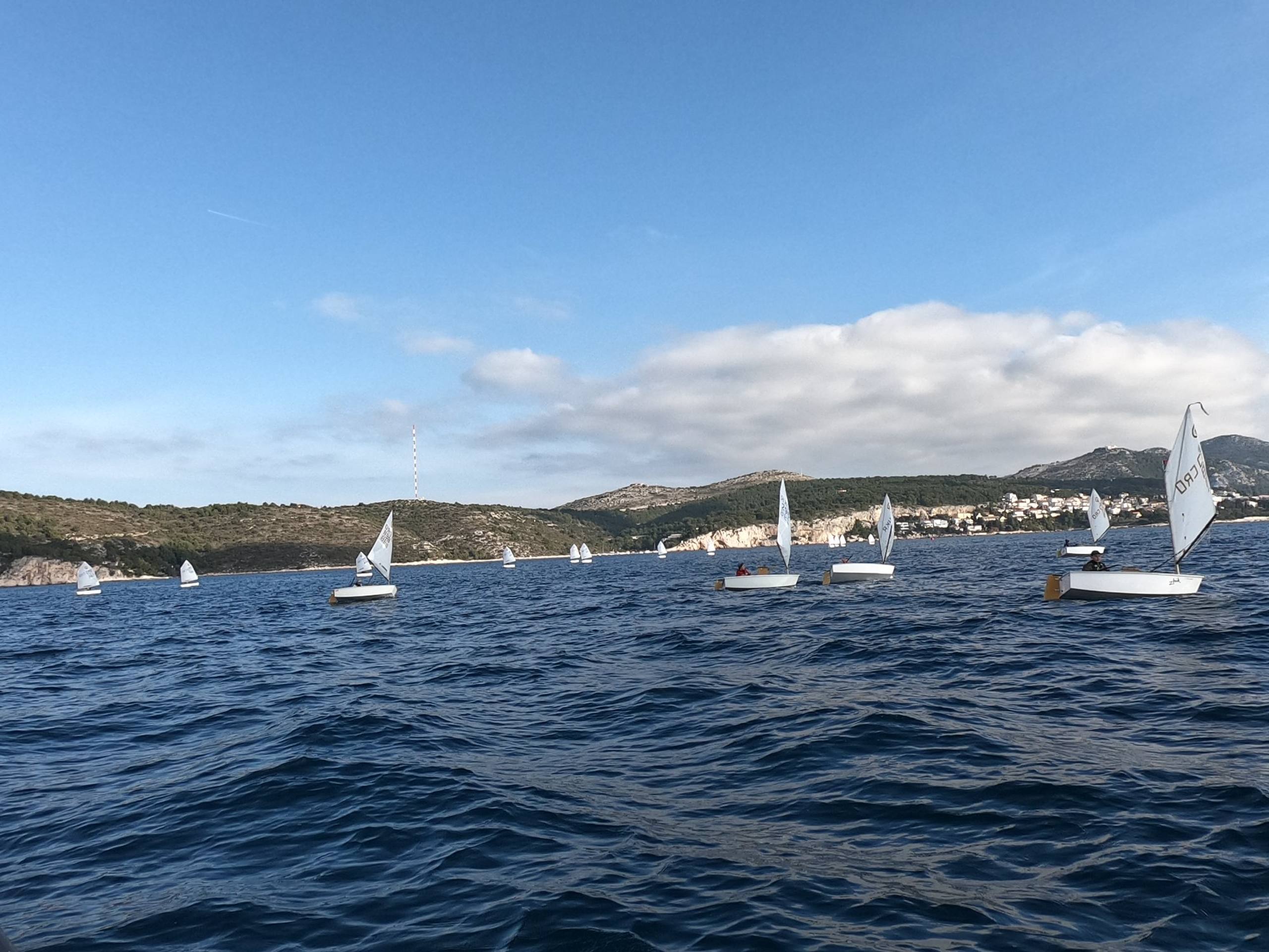 42. Međunarodna novogodišnja regata — Optimist, Hvar, prosinac 2018. — fotografija 2 od 22