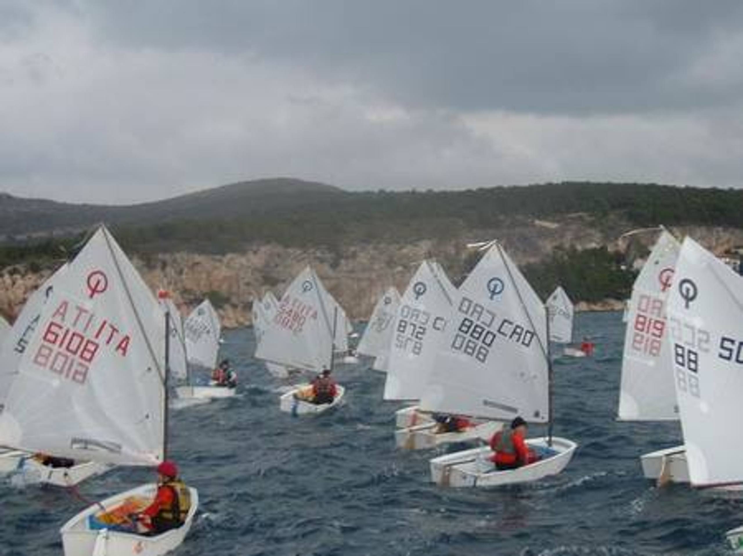 27. Međunarodna novogodišnja regata, Hvar, prosinac 2003. — fotografija 30 od 100