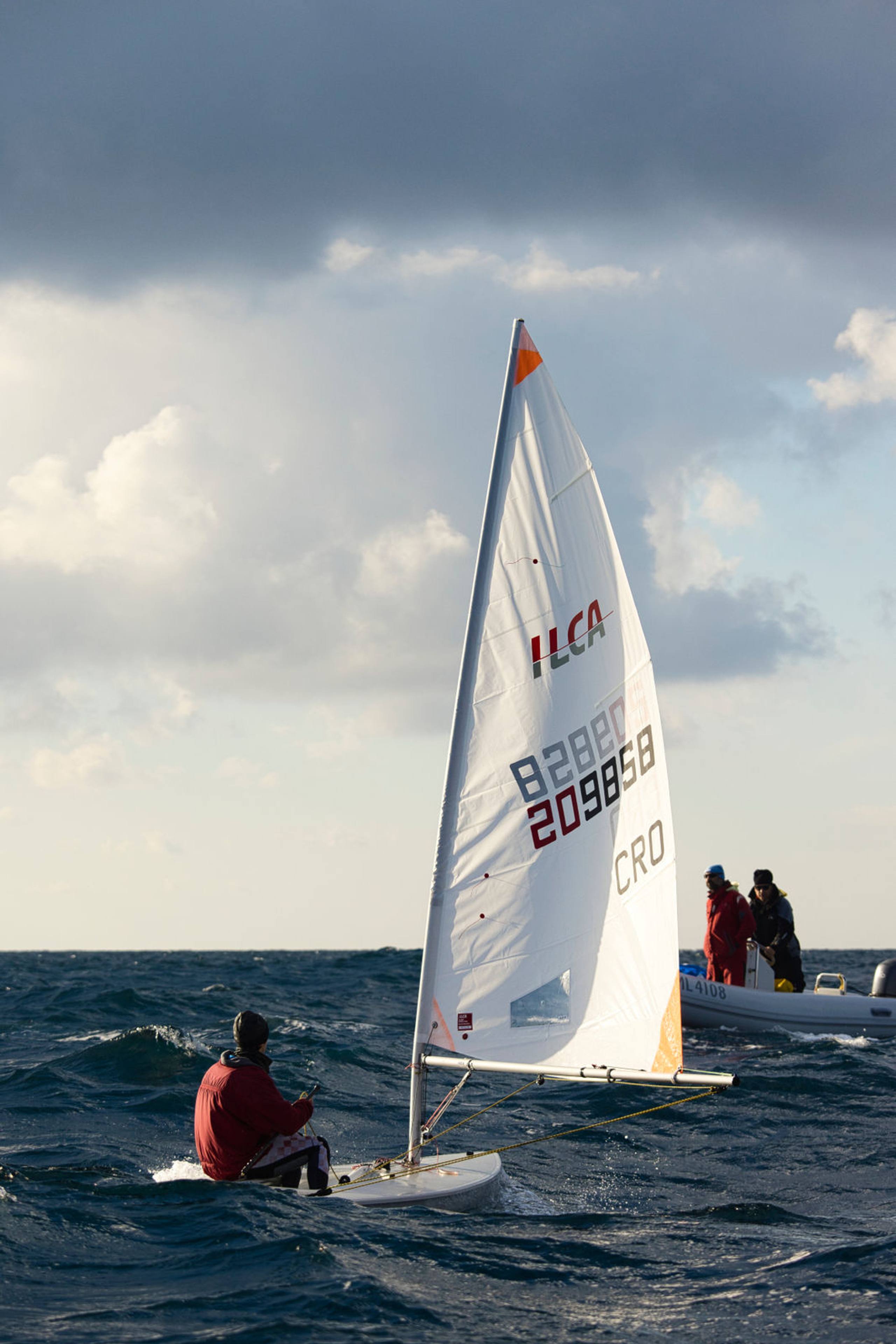 45. Međunarodna novogodišnja regata, Hvar, prosinac 2022. — fotografija 65 od 100
