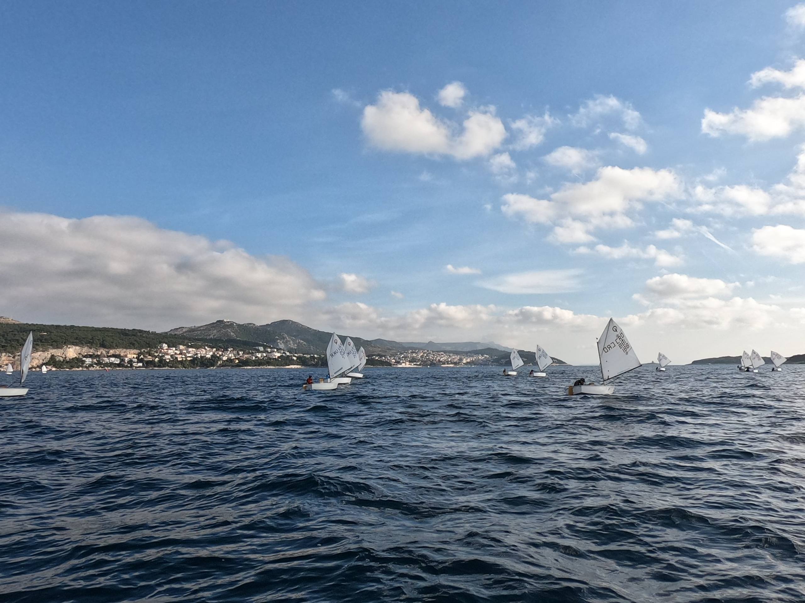 42. Međunarodna novogodišnja regata — Optimist, Hvar, prosinac 2018. — fotografija 5 od 22