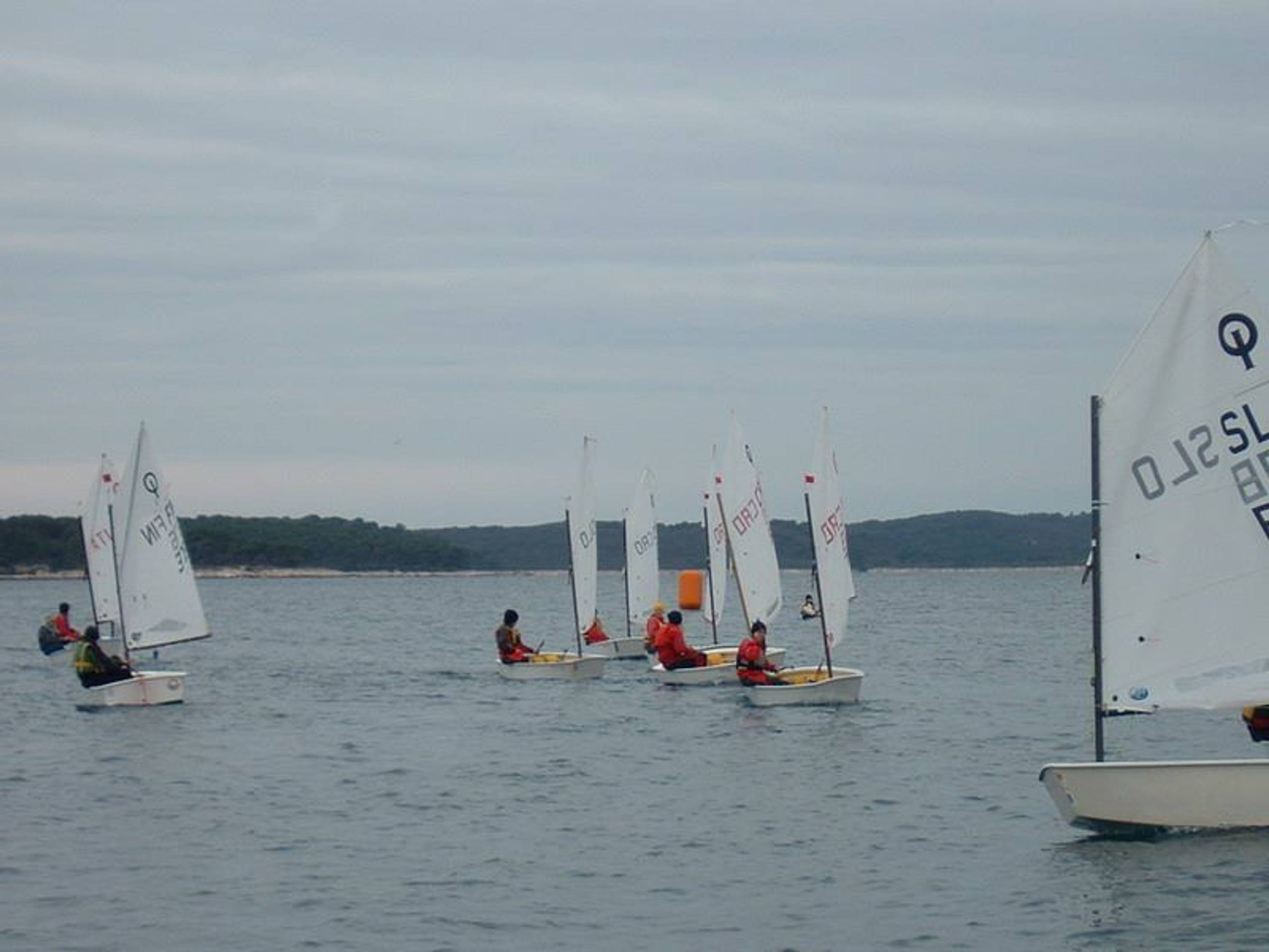 29. Međunarodna novogodišnja regata, Hvar, prosinac 2005. — fotografija 27 od 100