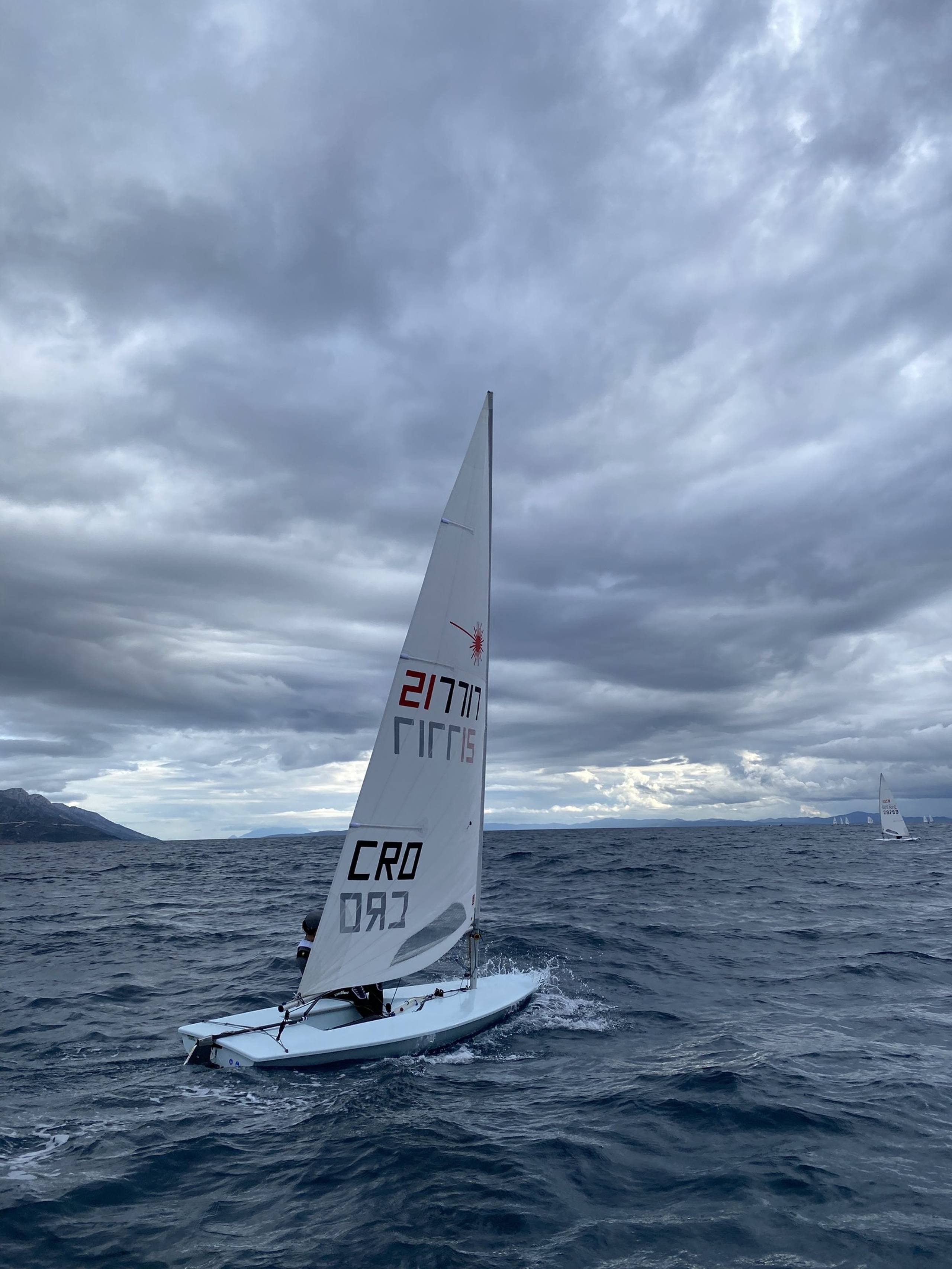 44. Međunarodna novogodišnja regata, Hvar, prosinac 2021. — fotografija 21 od 100