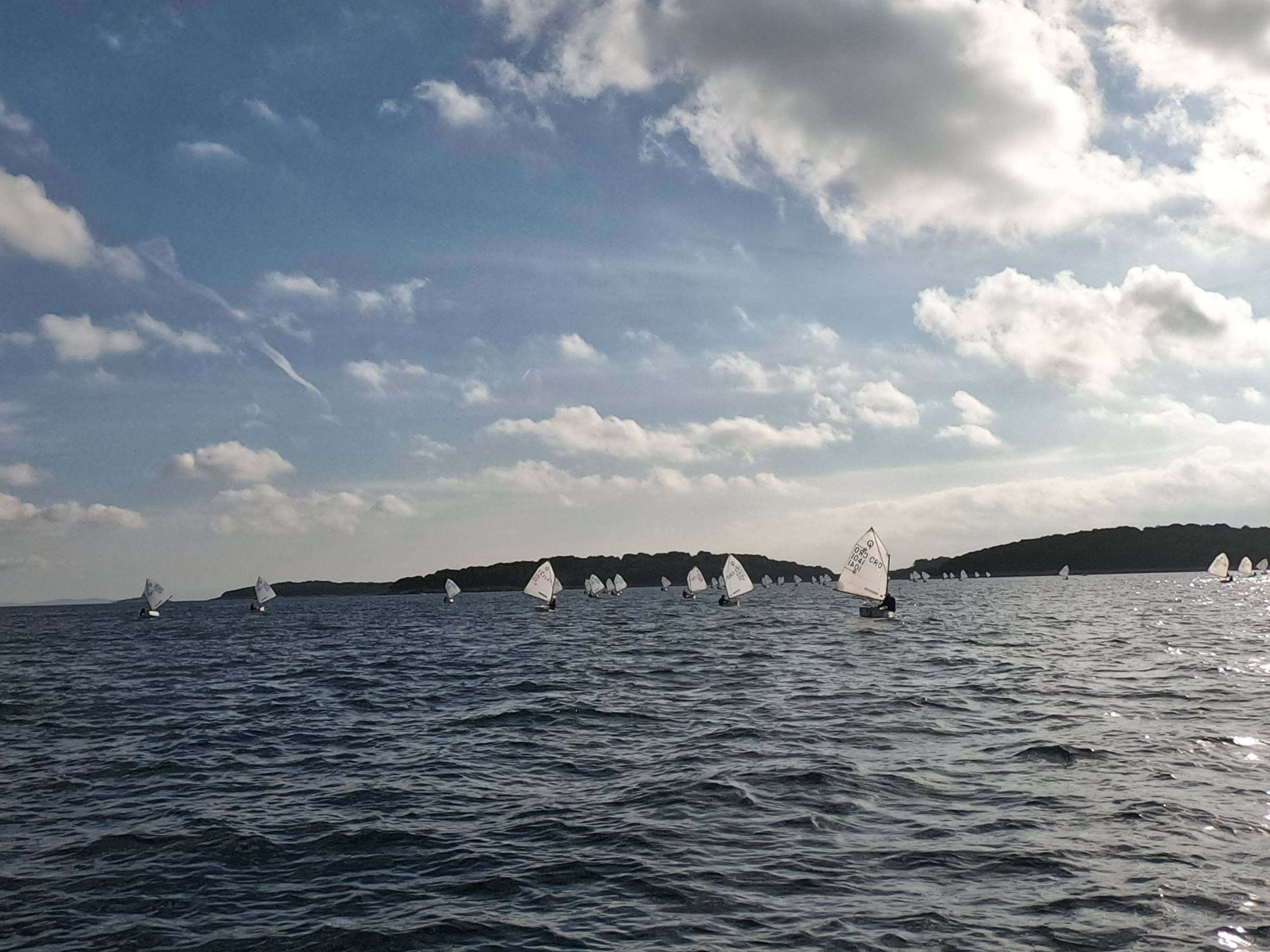 42. Međunarodna novogodišnja regata — Optimist, Hvar, prosinac 2018. — fotografija 18 od 22