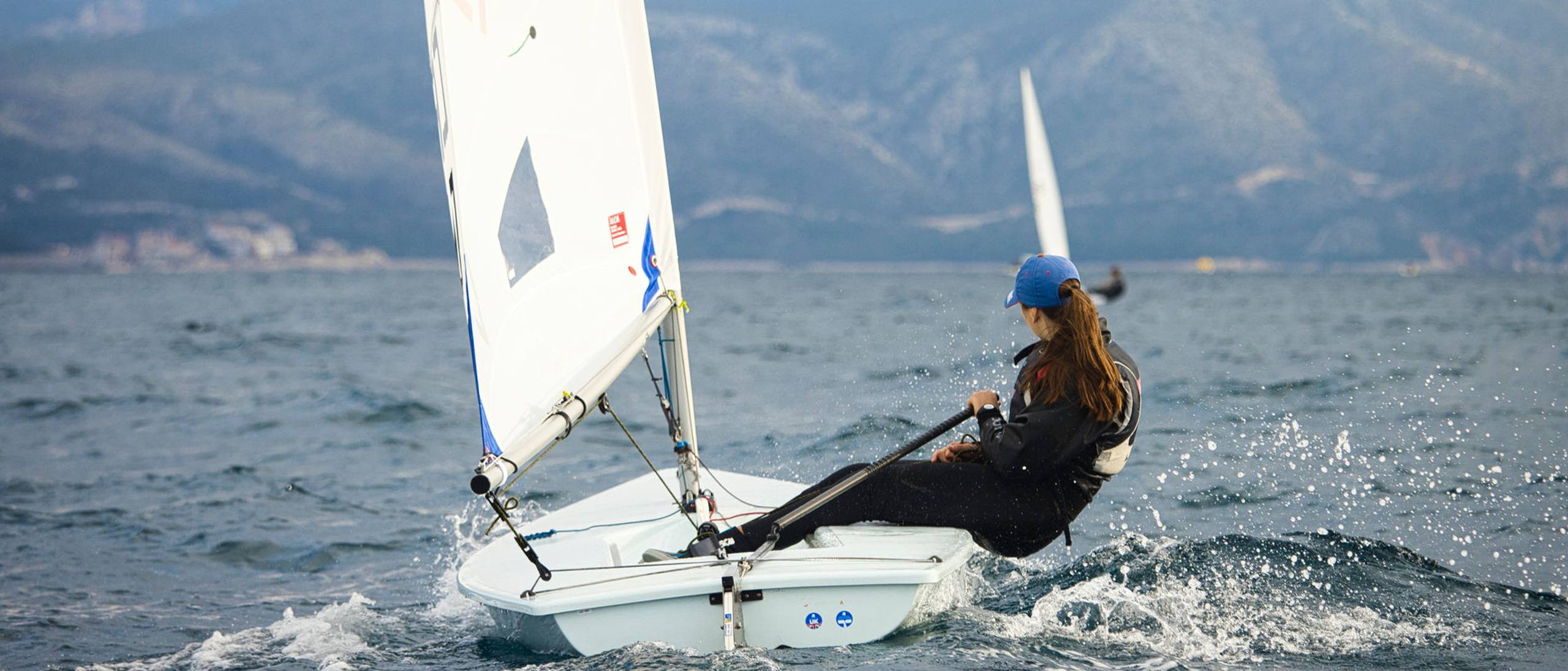 45. Međunarodna novogodišnja regata, Hvar, prosinac 2022. — fotografija 27 od 100