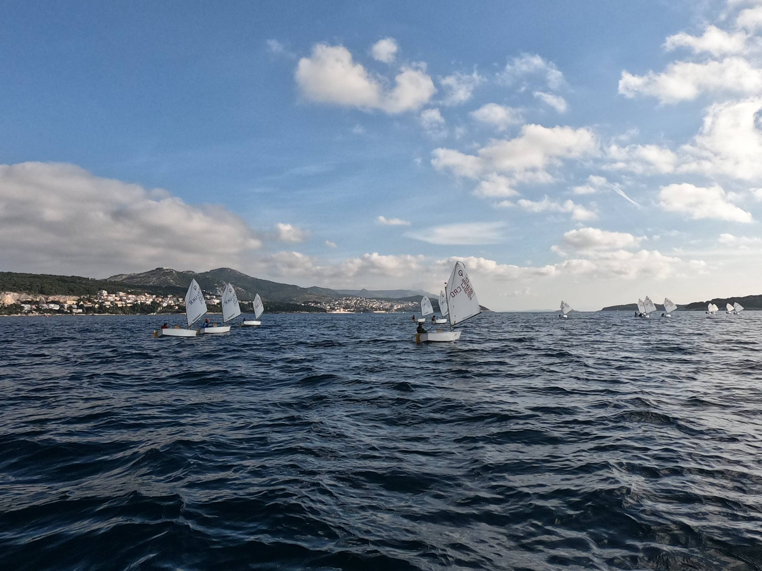 42. Međunarodna novogodišnja regata — Optimist, Hvar, prosinac 2018. — fotografija 4 od 22