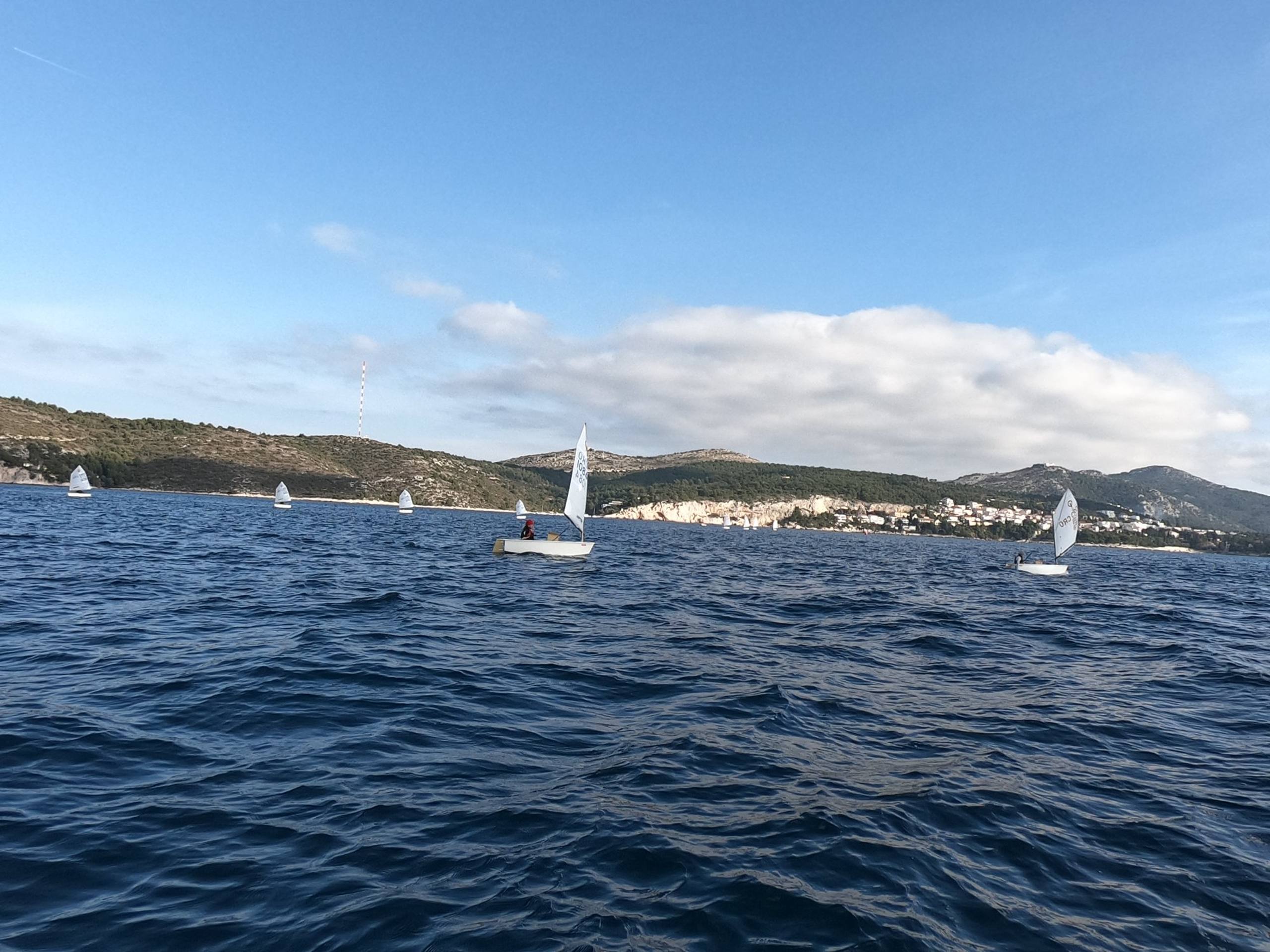 42. Međunarodna novogodišnja regata — Optimist, Hvar, prosinac 2018. — fotografija 6 od 22