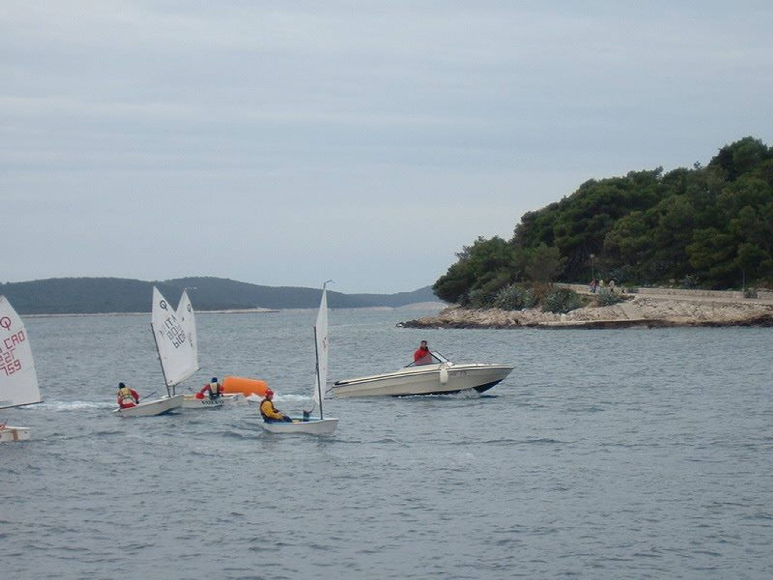 29. Međunarodna novogodišnja regata, Hvar, prosinac 2005. — fotografija 21 od 100