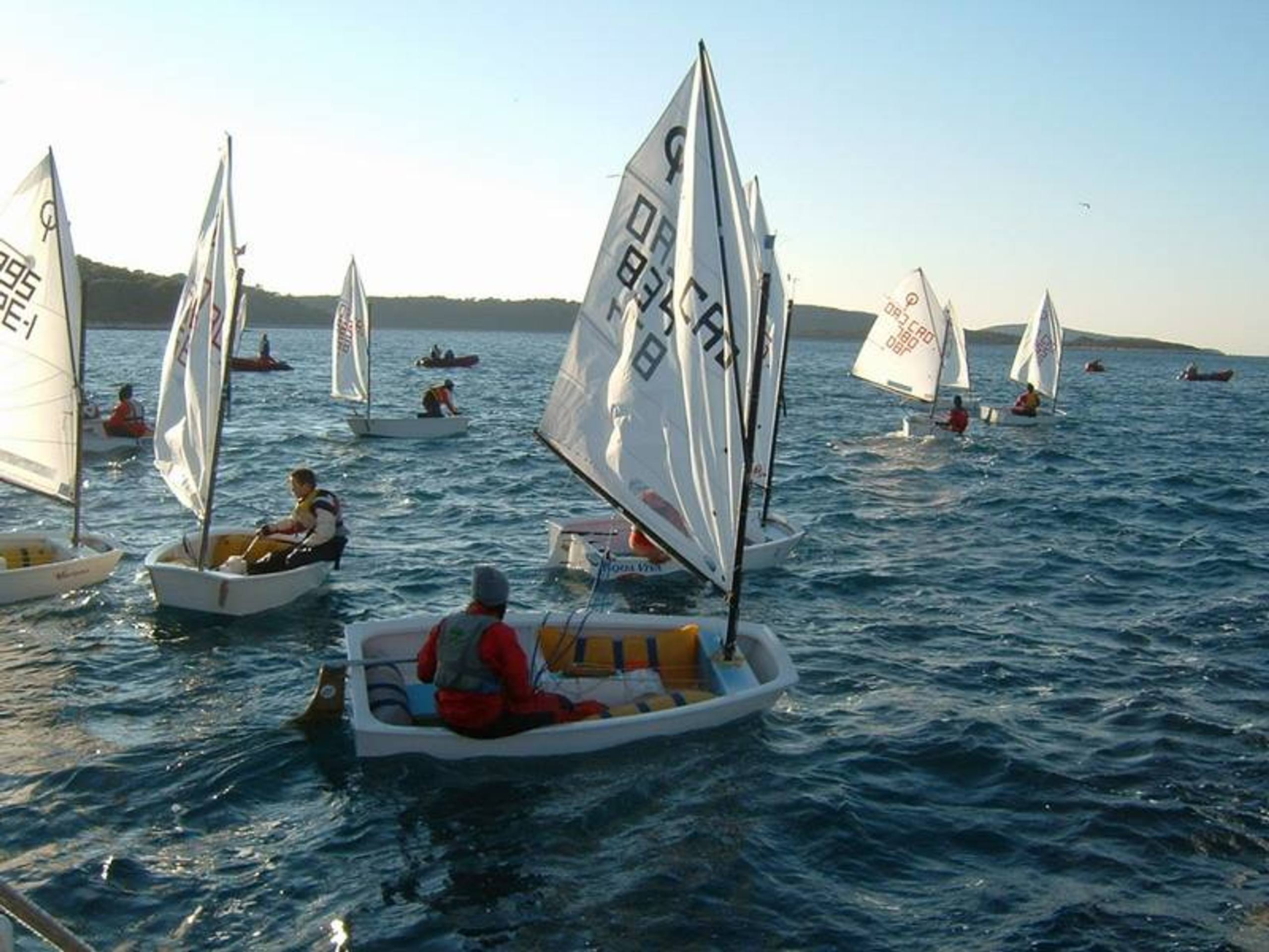 28. Međunarodna novogodišnja regata, Hvar, prosinac 2004. — fotografija 88 od 105