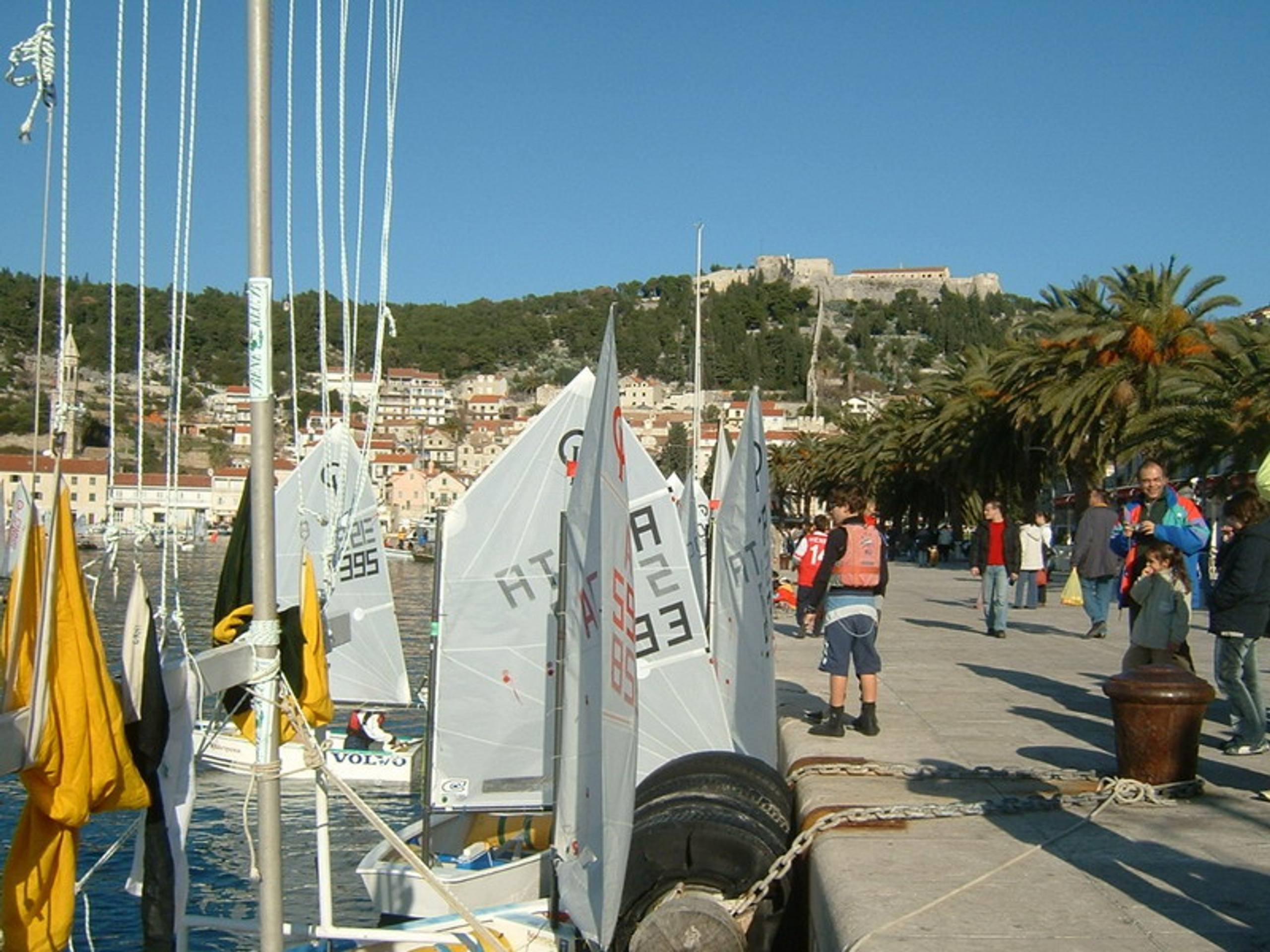 28. međunarodna novogodišnja regata, Hvar, 31. 12. 2004.
