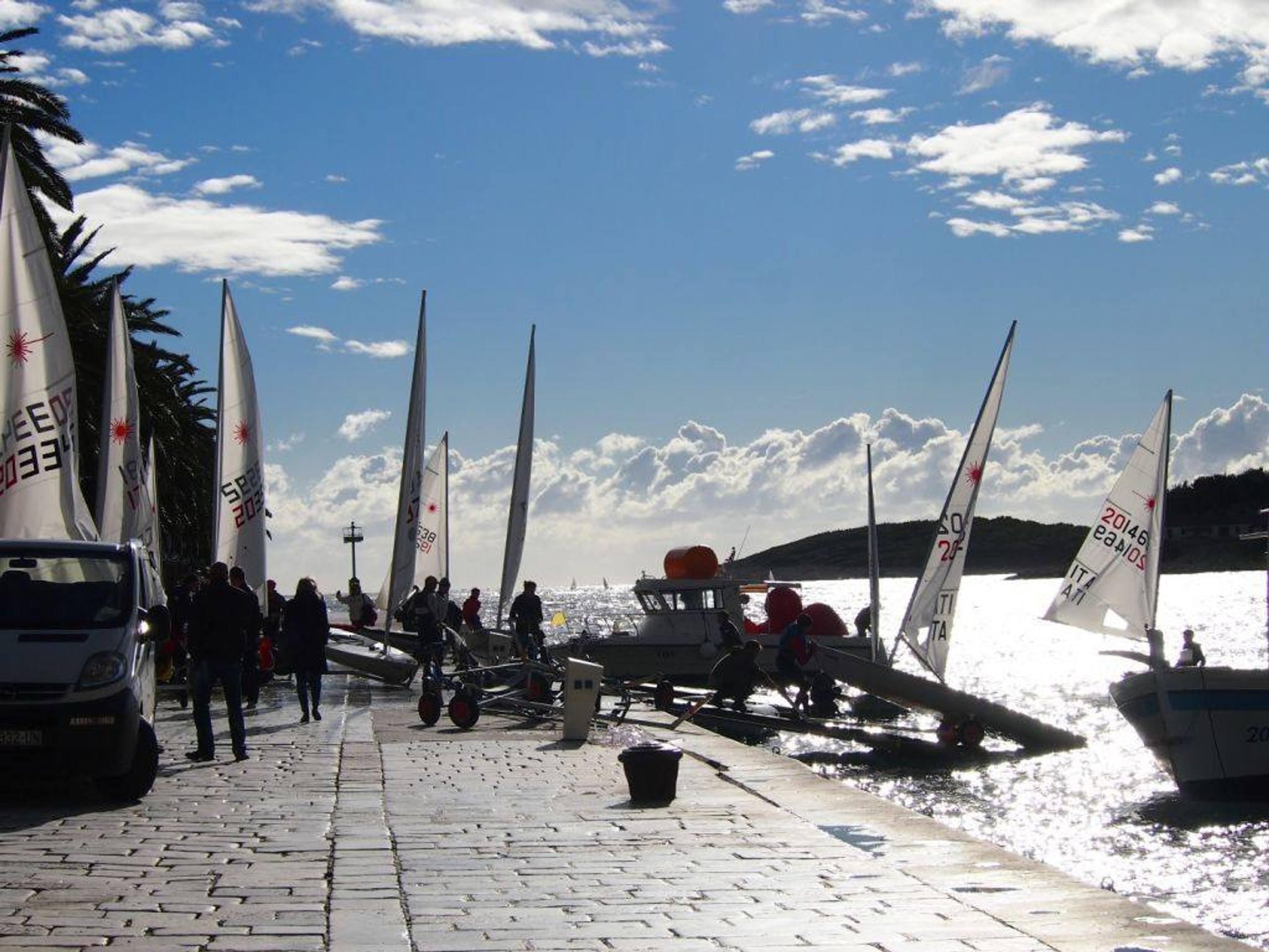 36. Međunarodna novogodišnja regata — Laser, Hvar, prosinac 2012. — fotografija 22 od 77